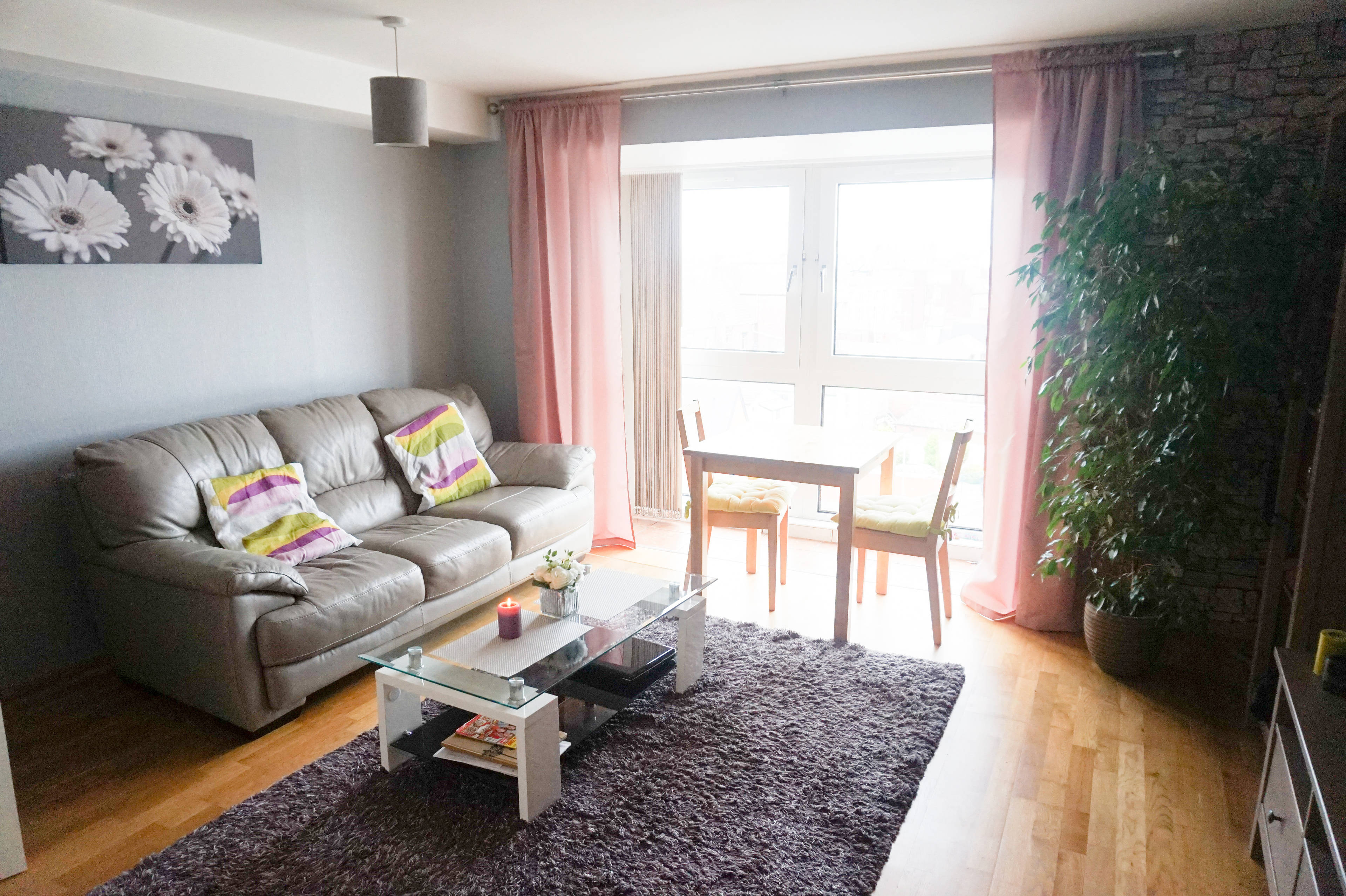 Lounge/Dining Room