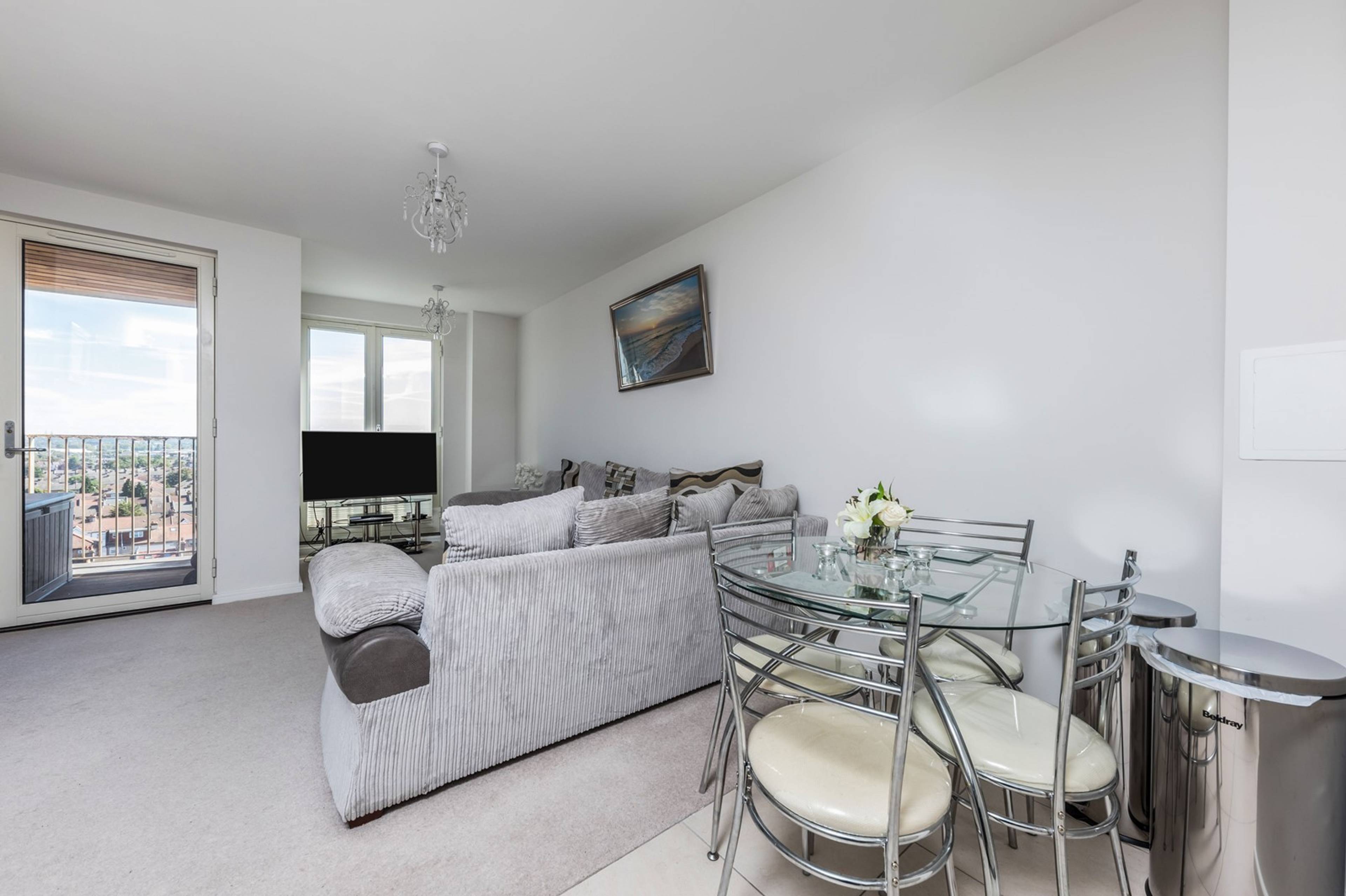 Lounge / Kitchen