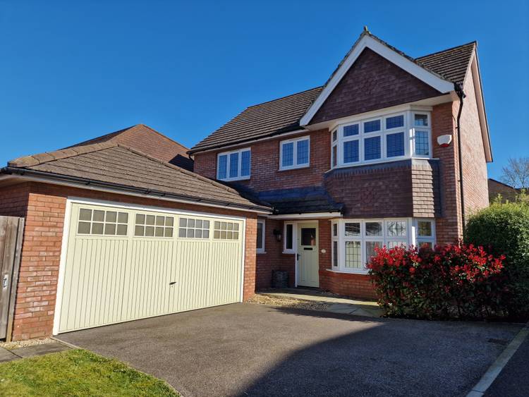 4 bedroom detached house