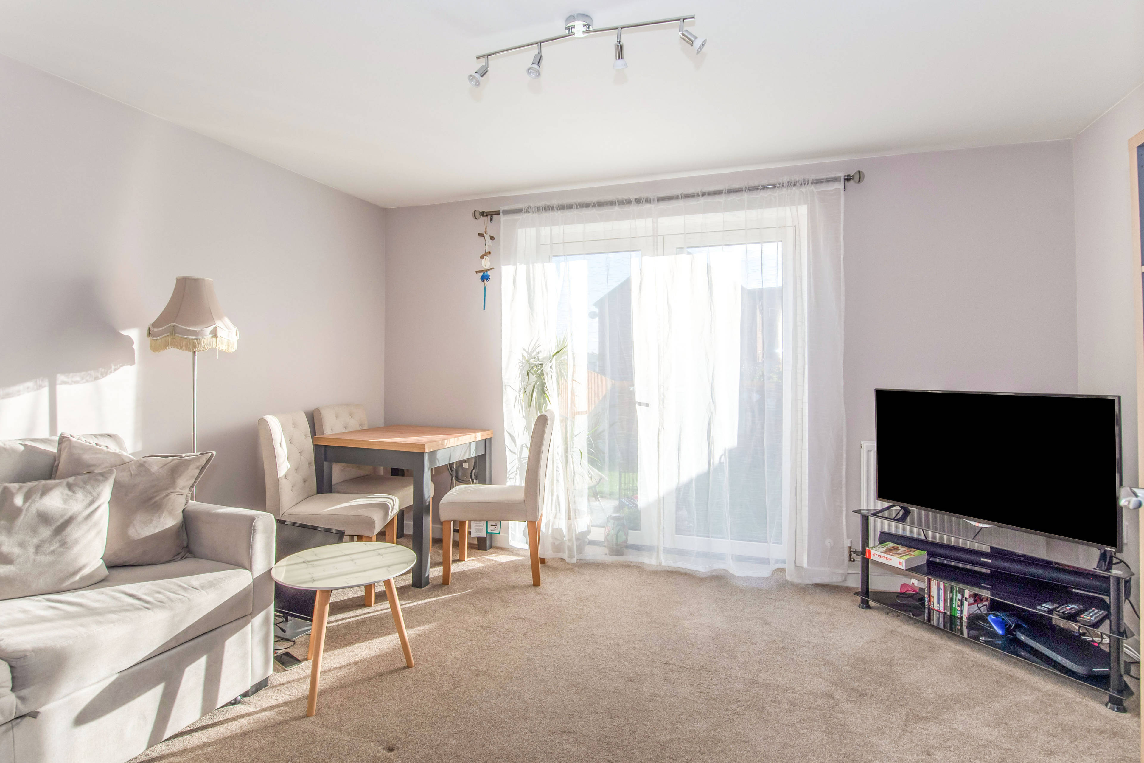 Lounge/Dining Room