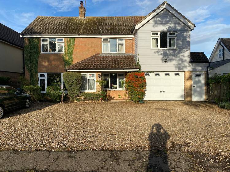 5 bedroom detached house