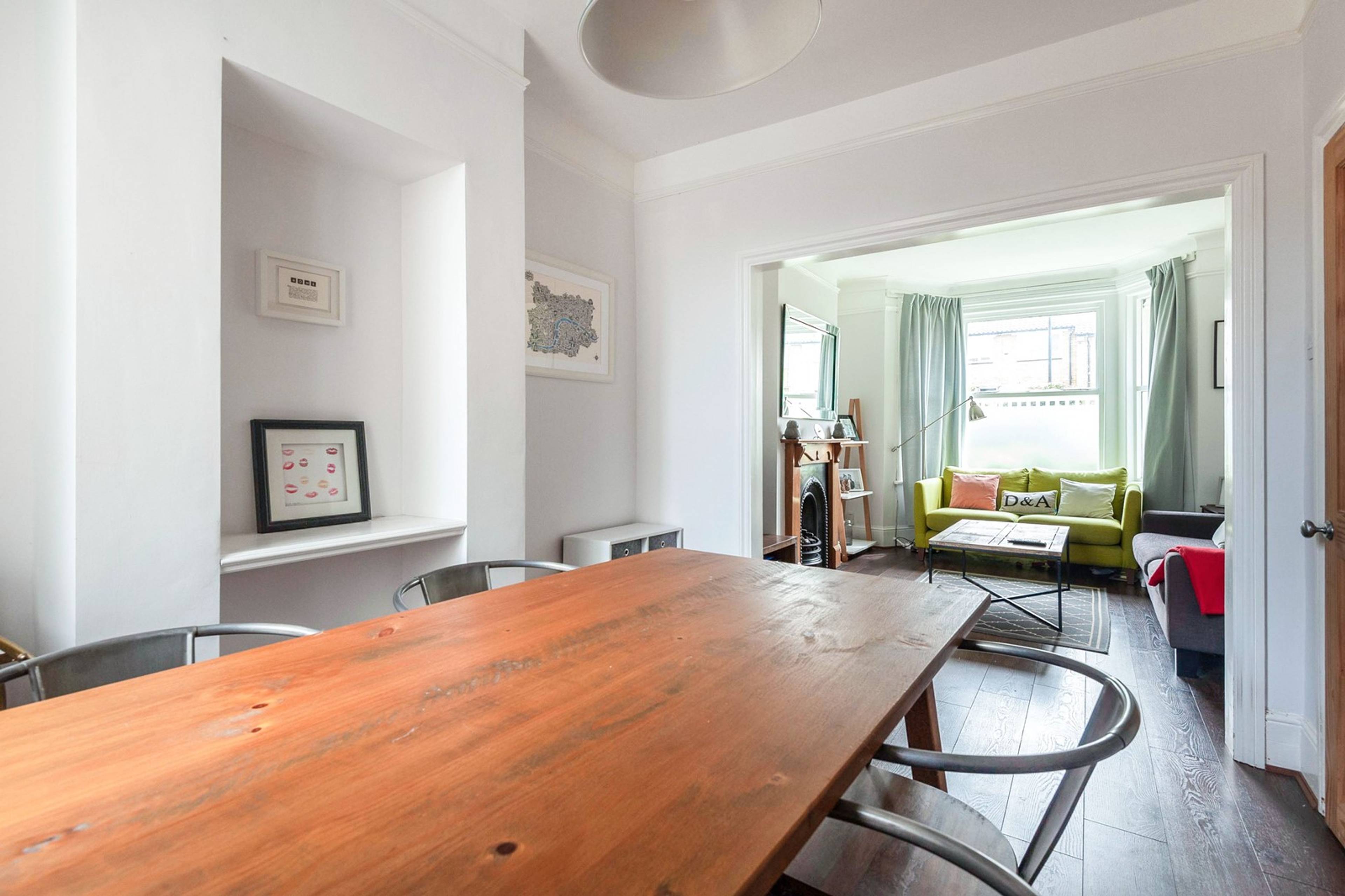 Lounge/Dining Room