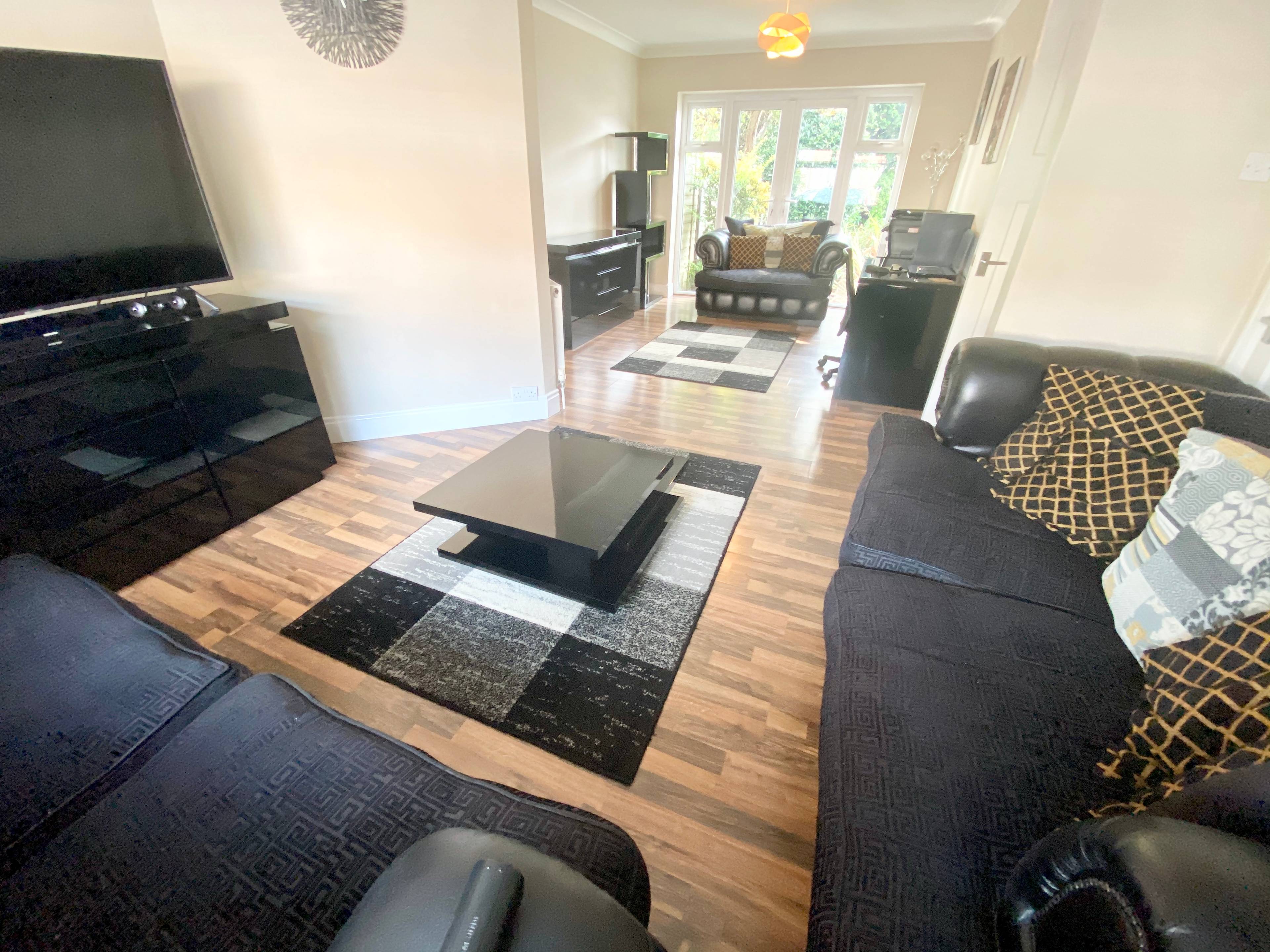 Lounge/Dining Room