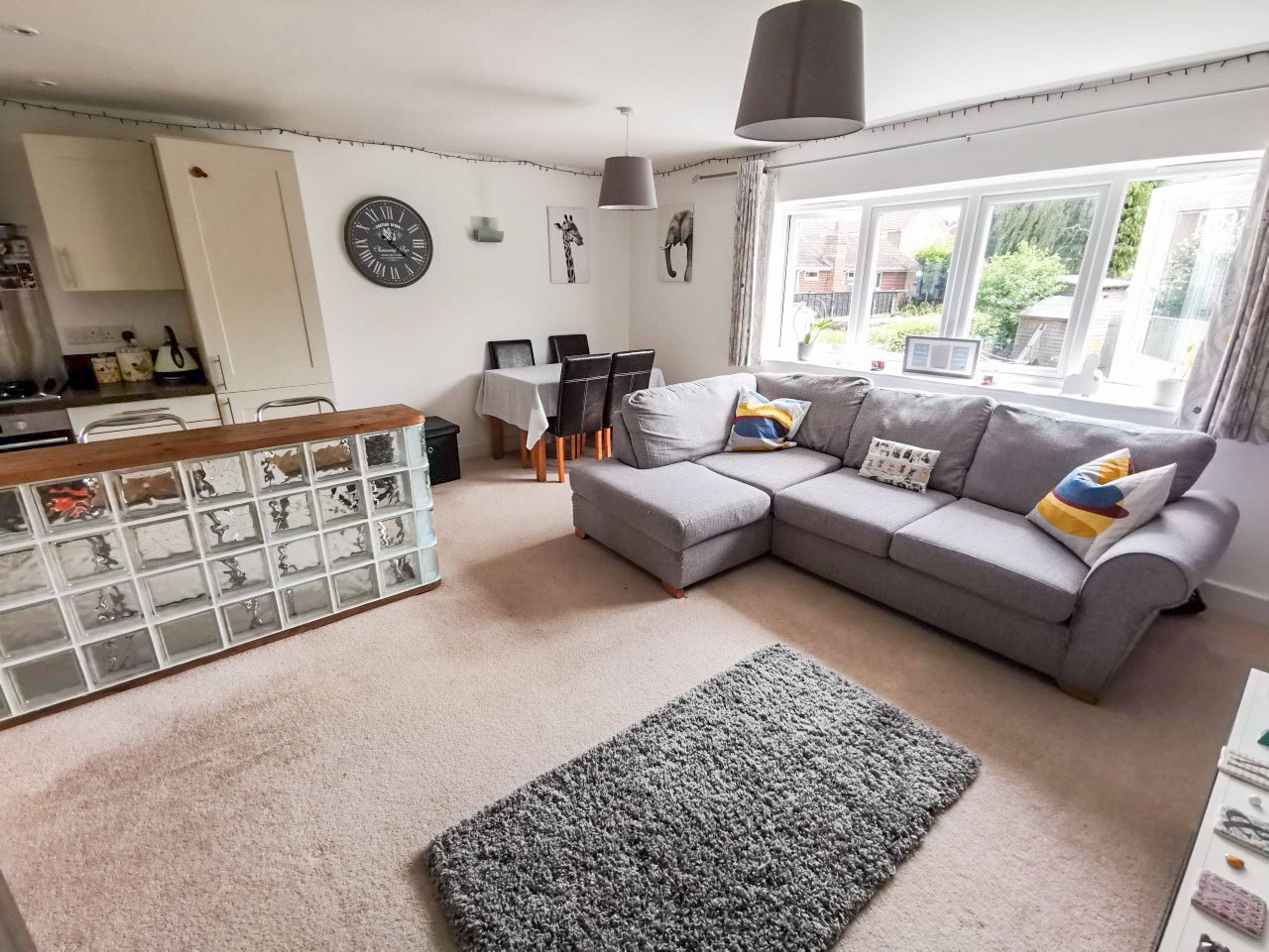 Lounge/Dining Room