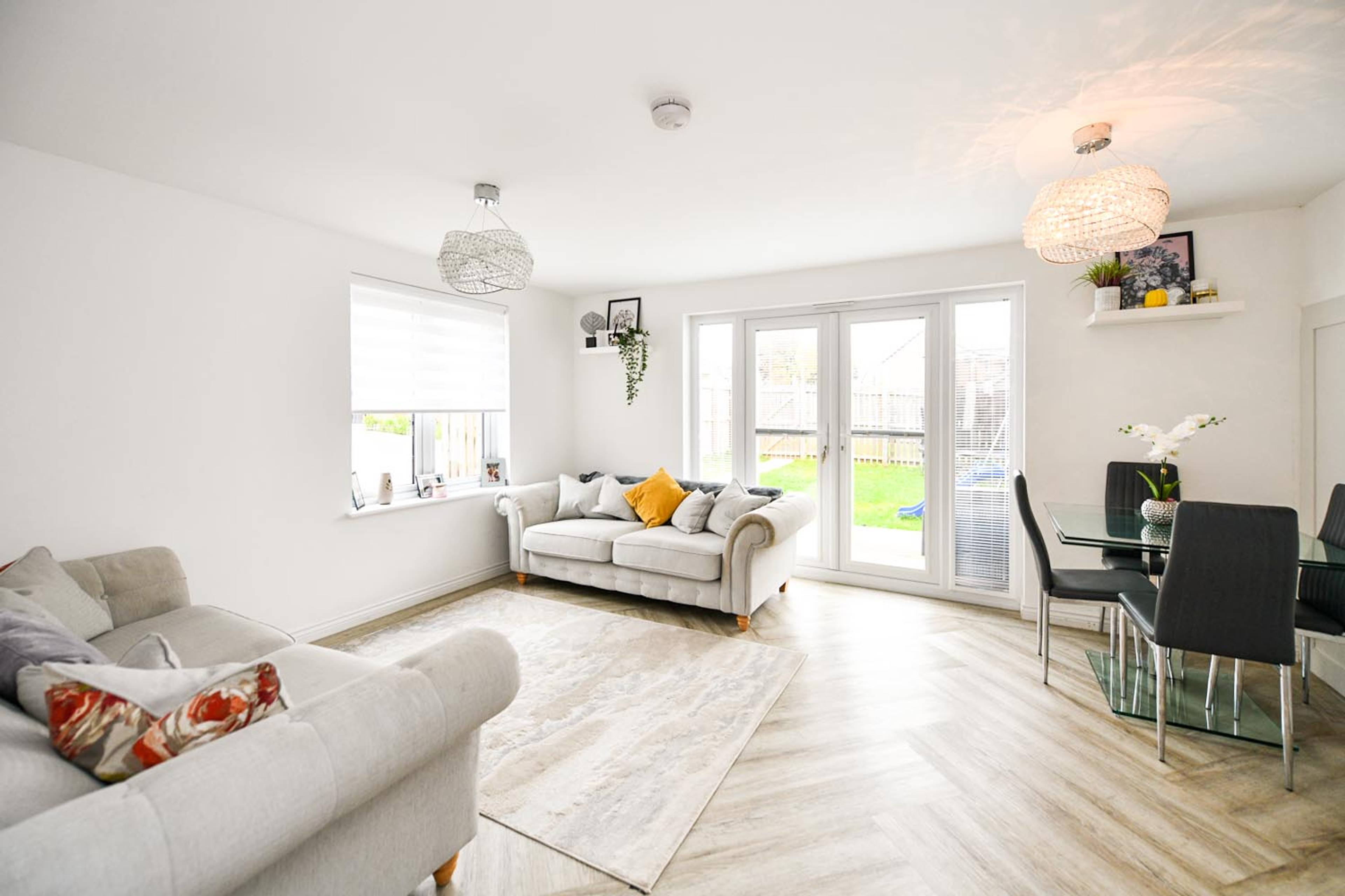 Lounge/Dining Room