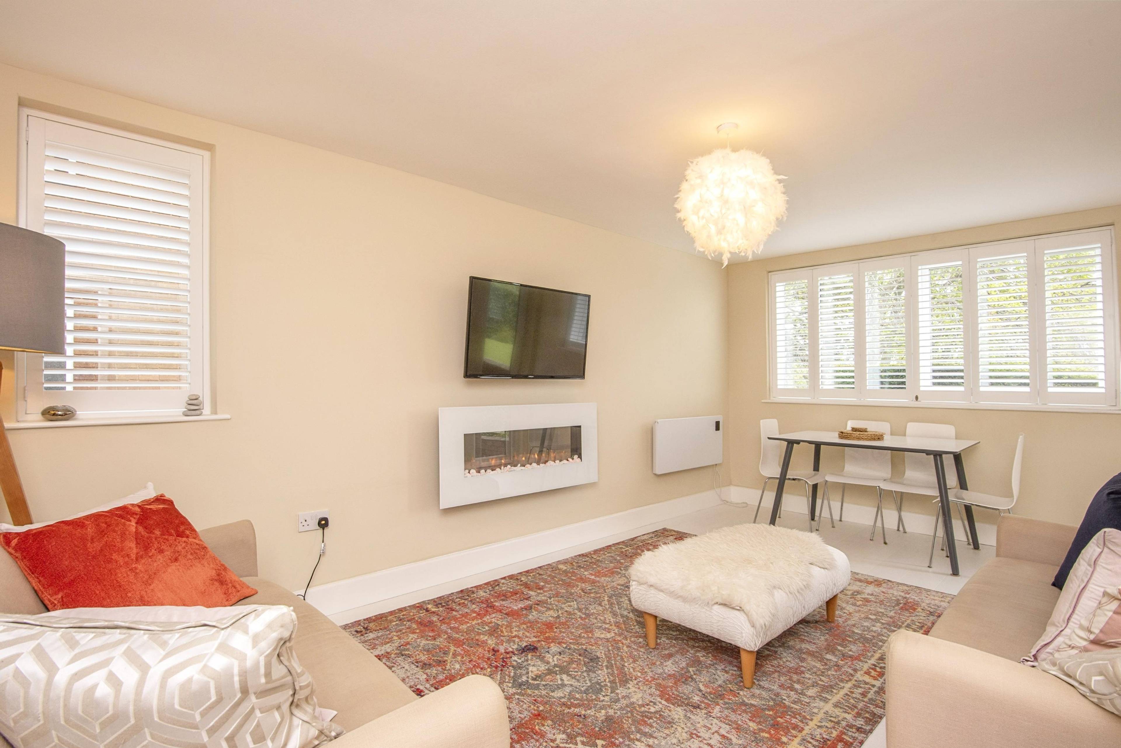 Lounge/Dining Room