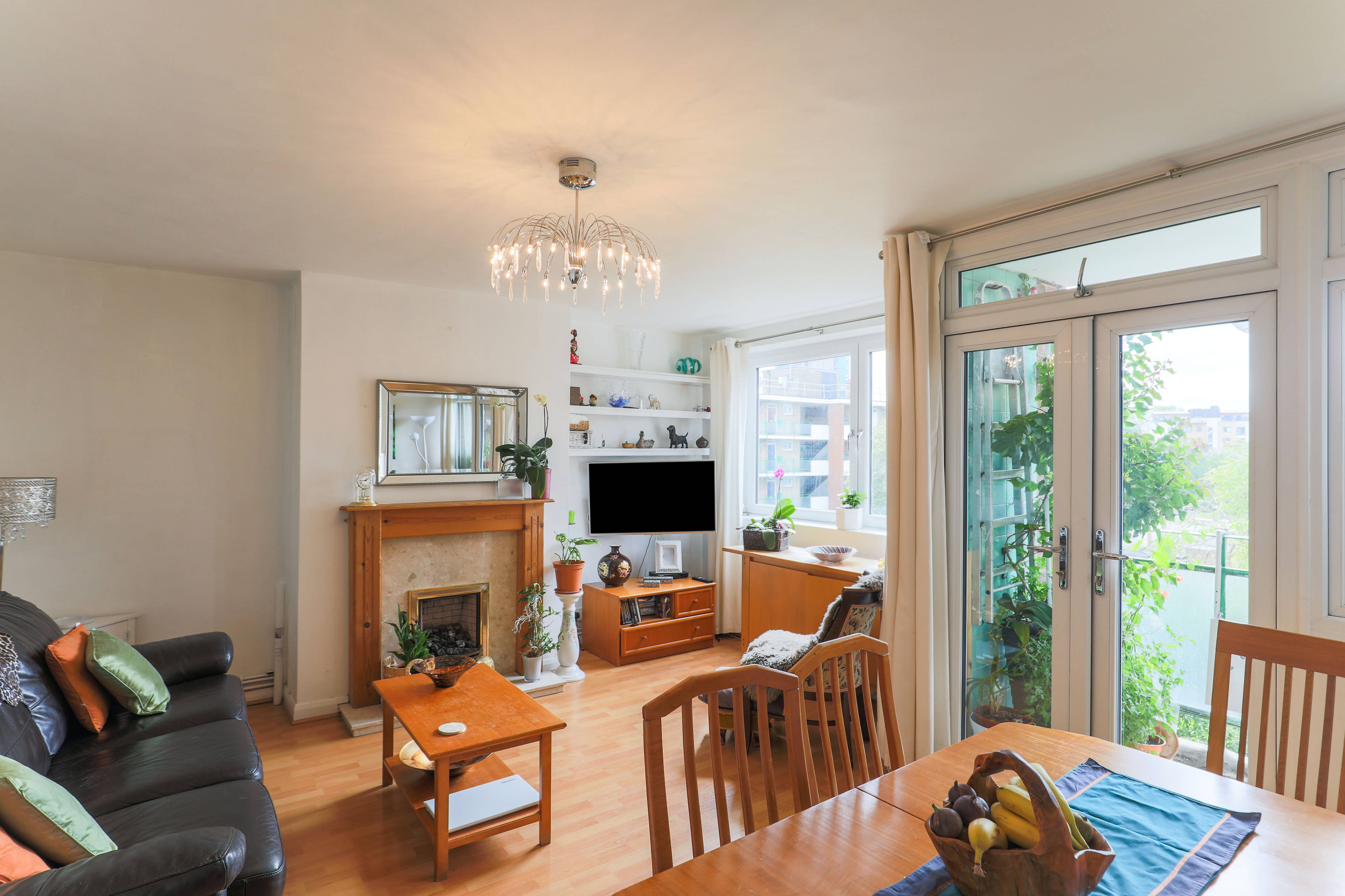 Lounge/Dining Room