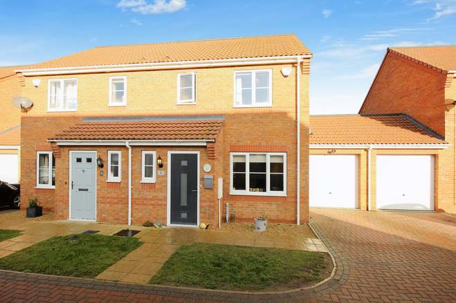 3 bedroom semi-detached house for sale in Bourne Close, Sleaford, NG34 7WD