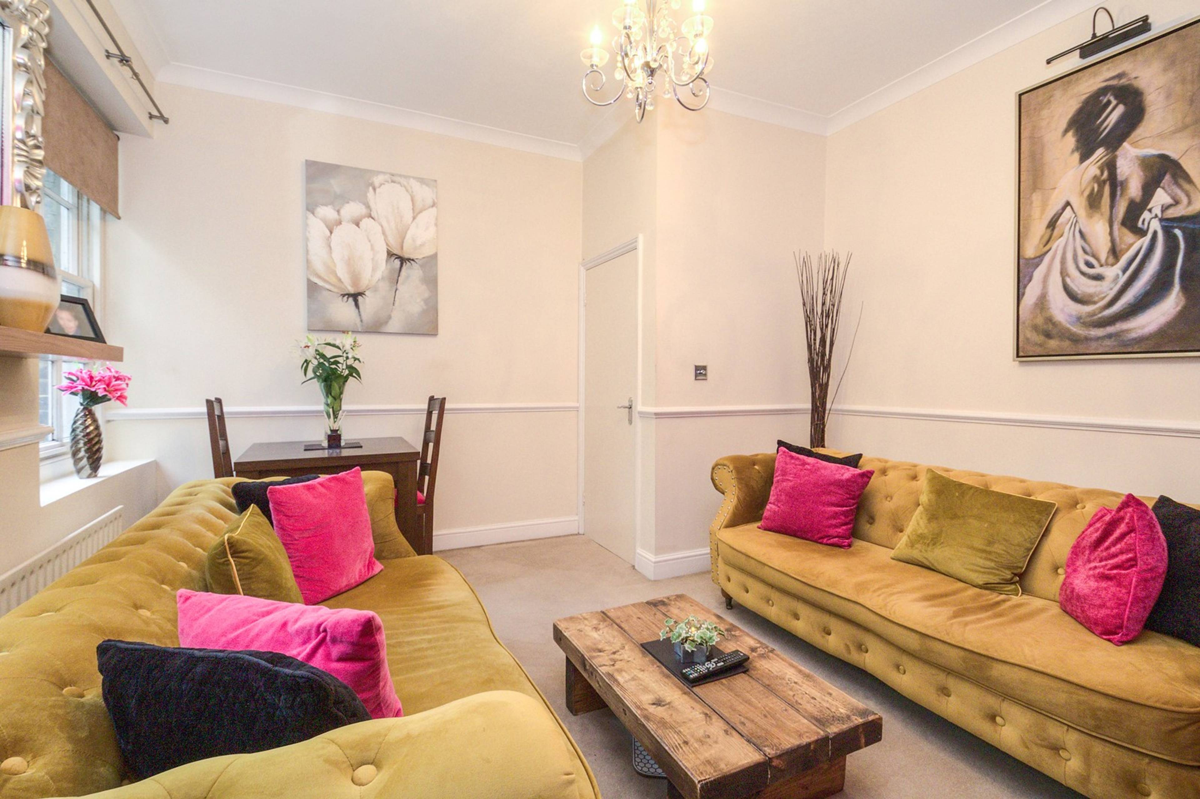 Lounge/Dining Room
