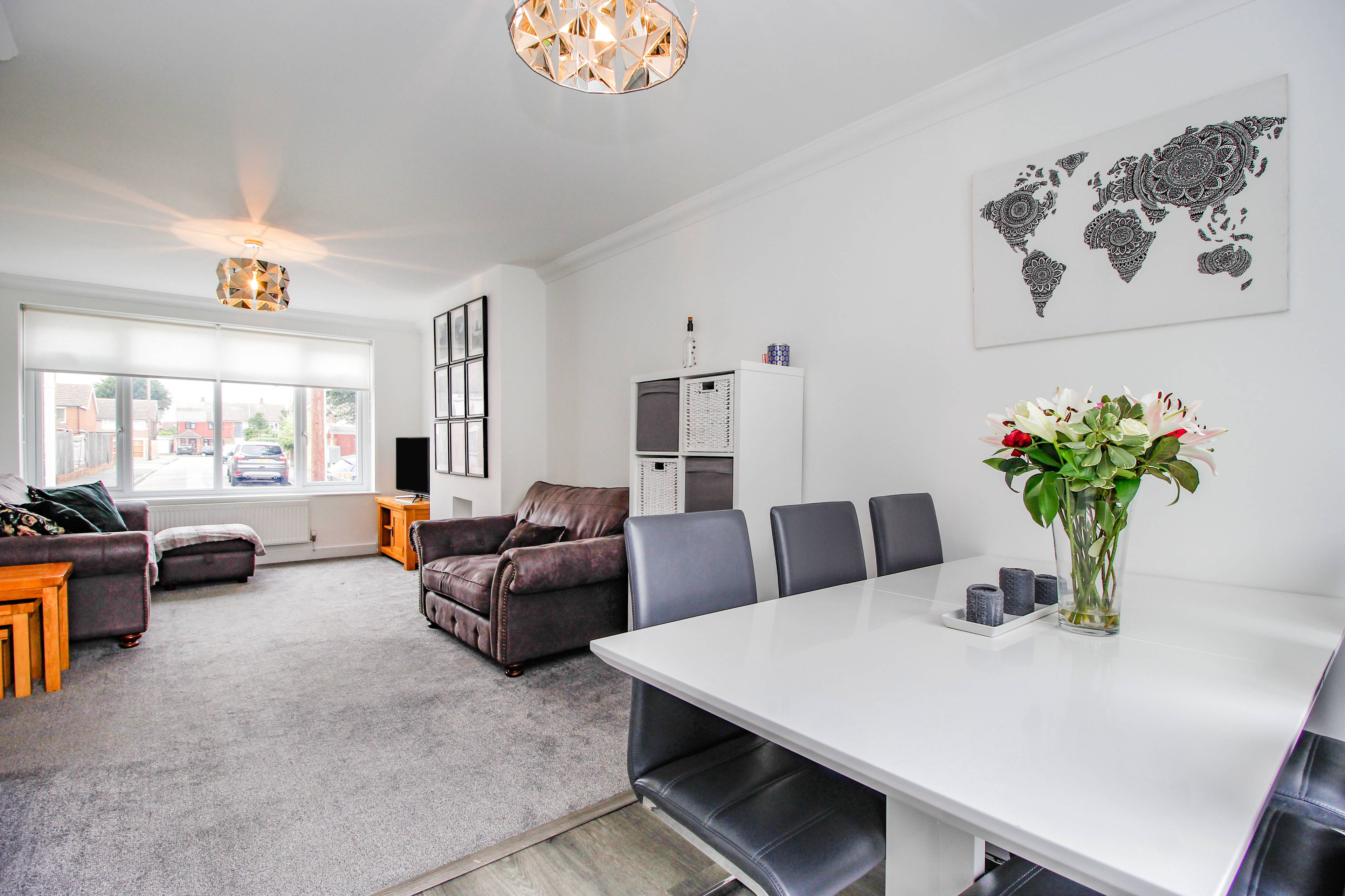 Lounge/Dining Room