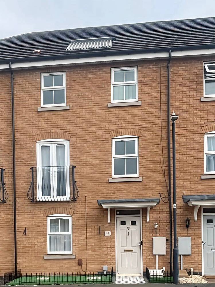 5 bedroom terraced house