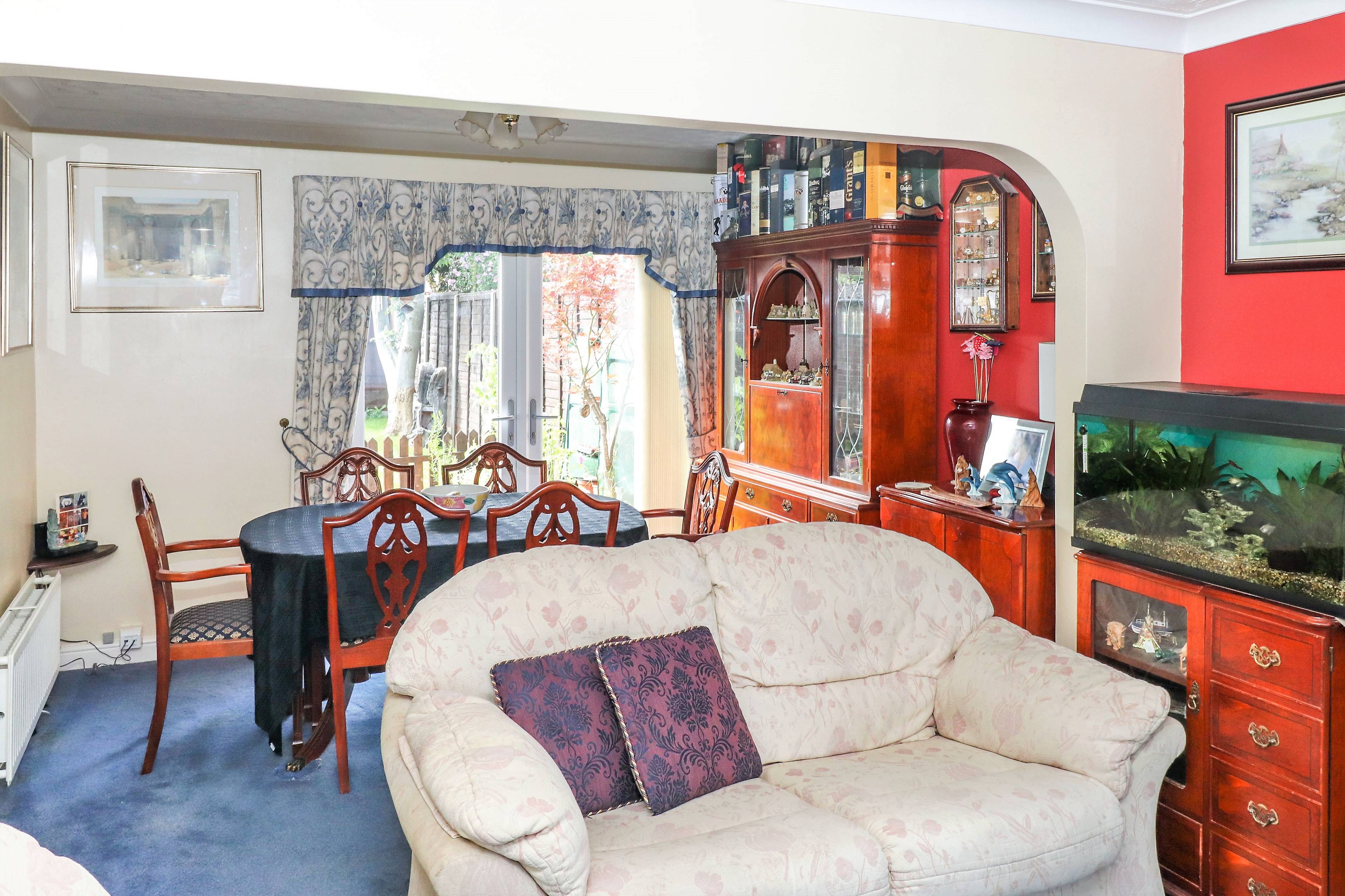 Lounge/Dining Room