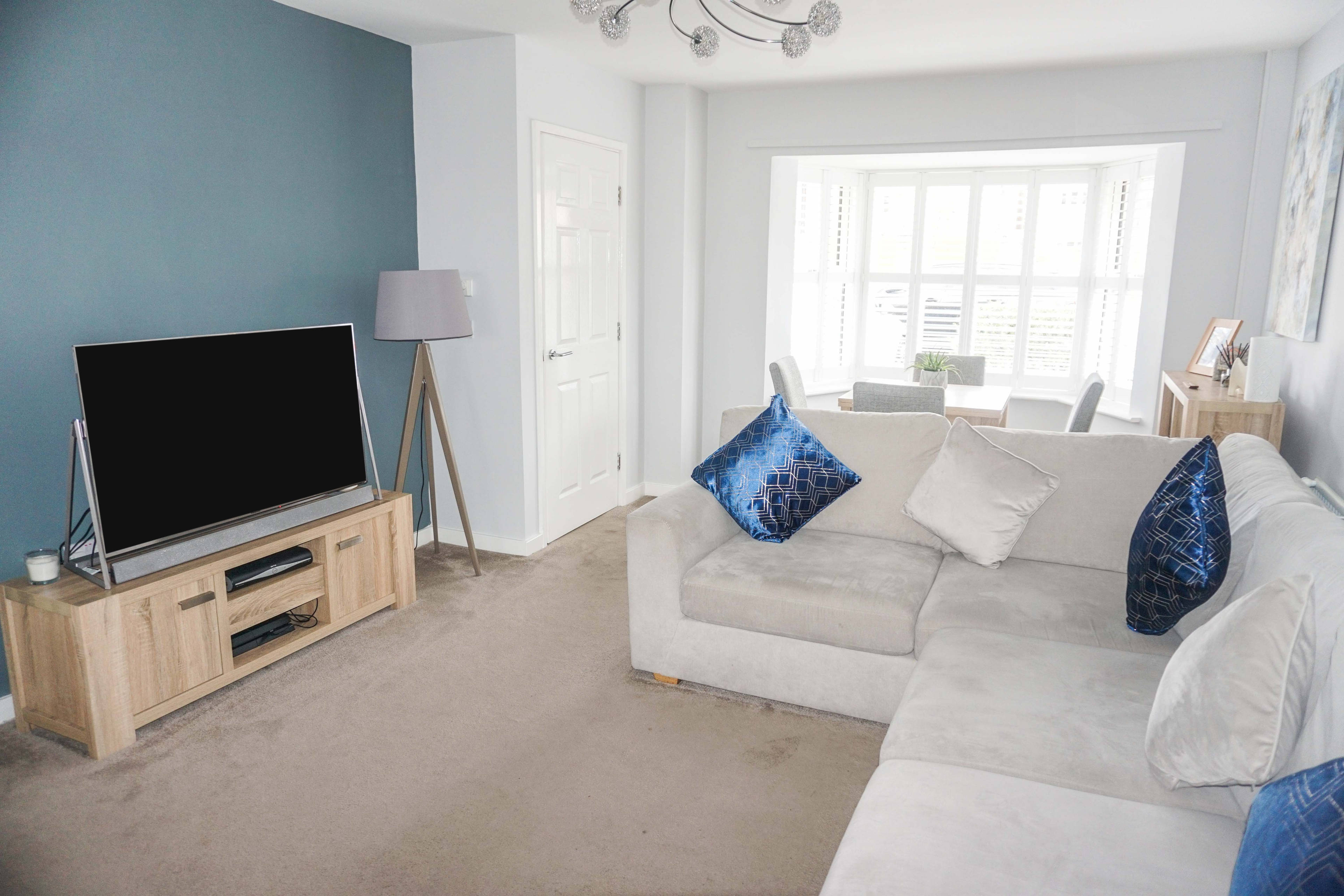 Lounge/Dining Room