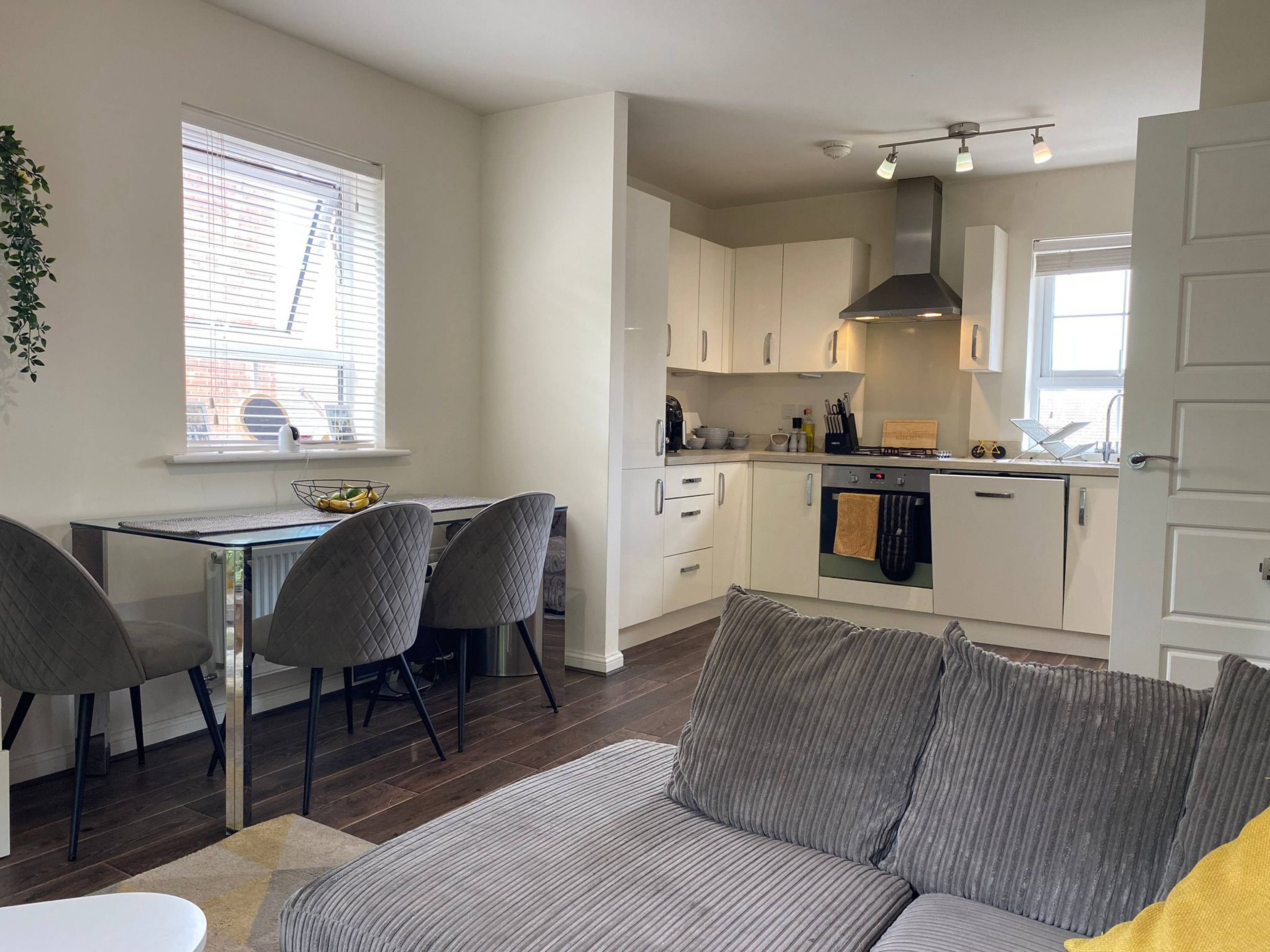 Lounge / Kitchen