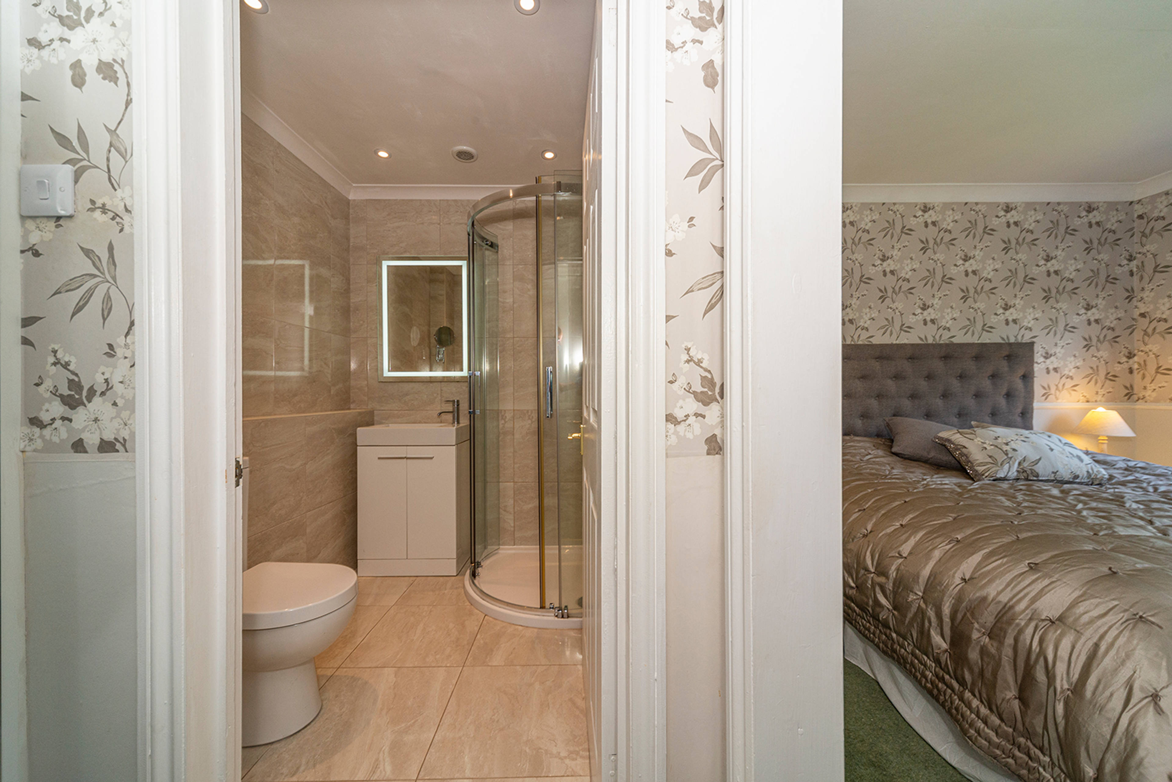 Master En-suite