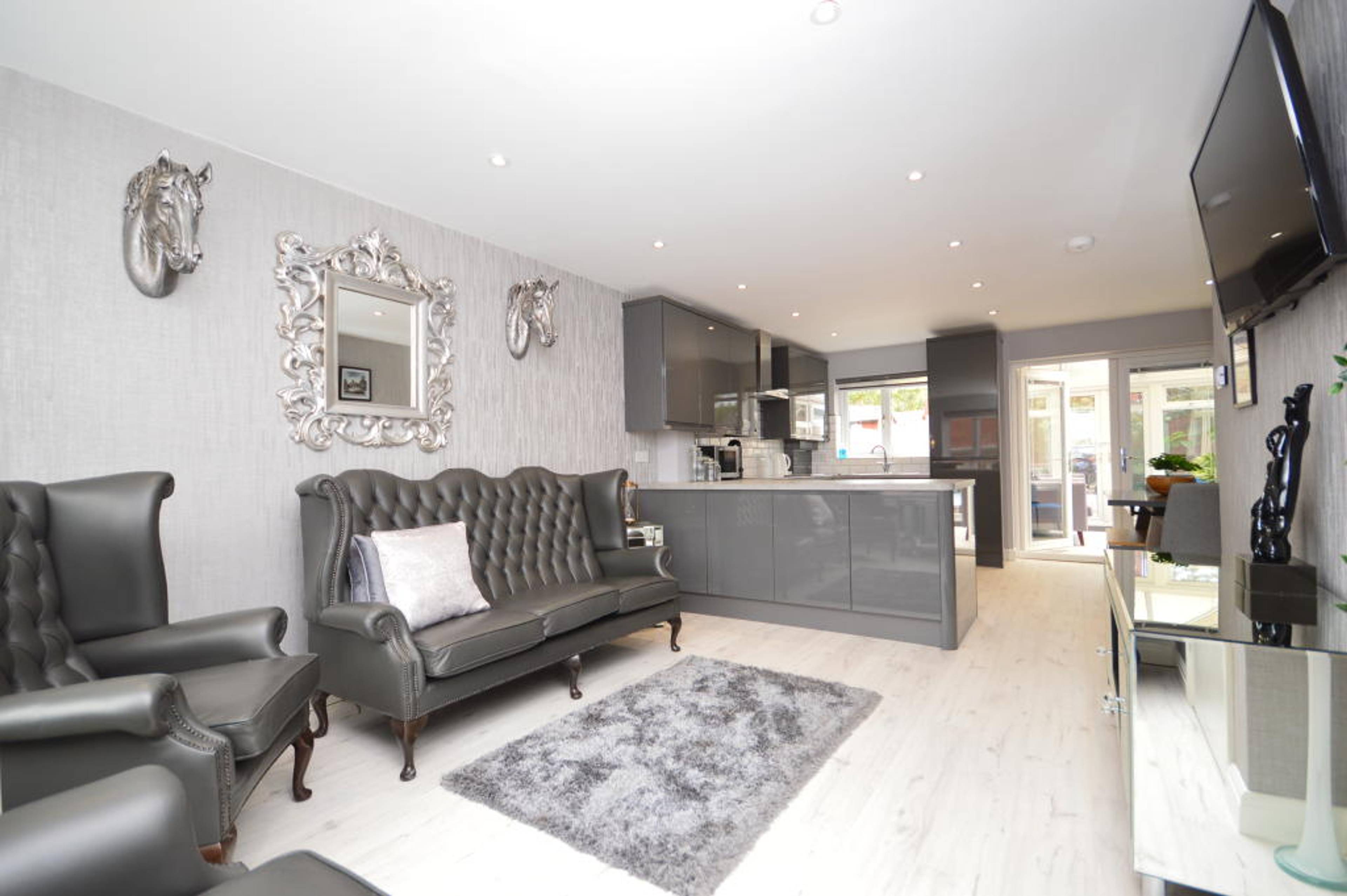 Lounge / Kitchen