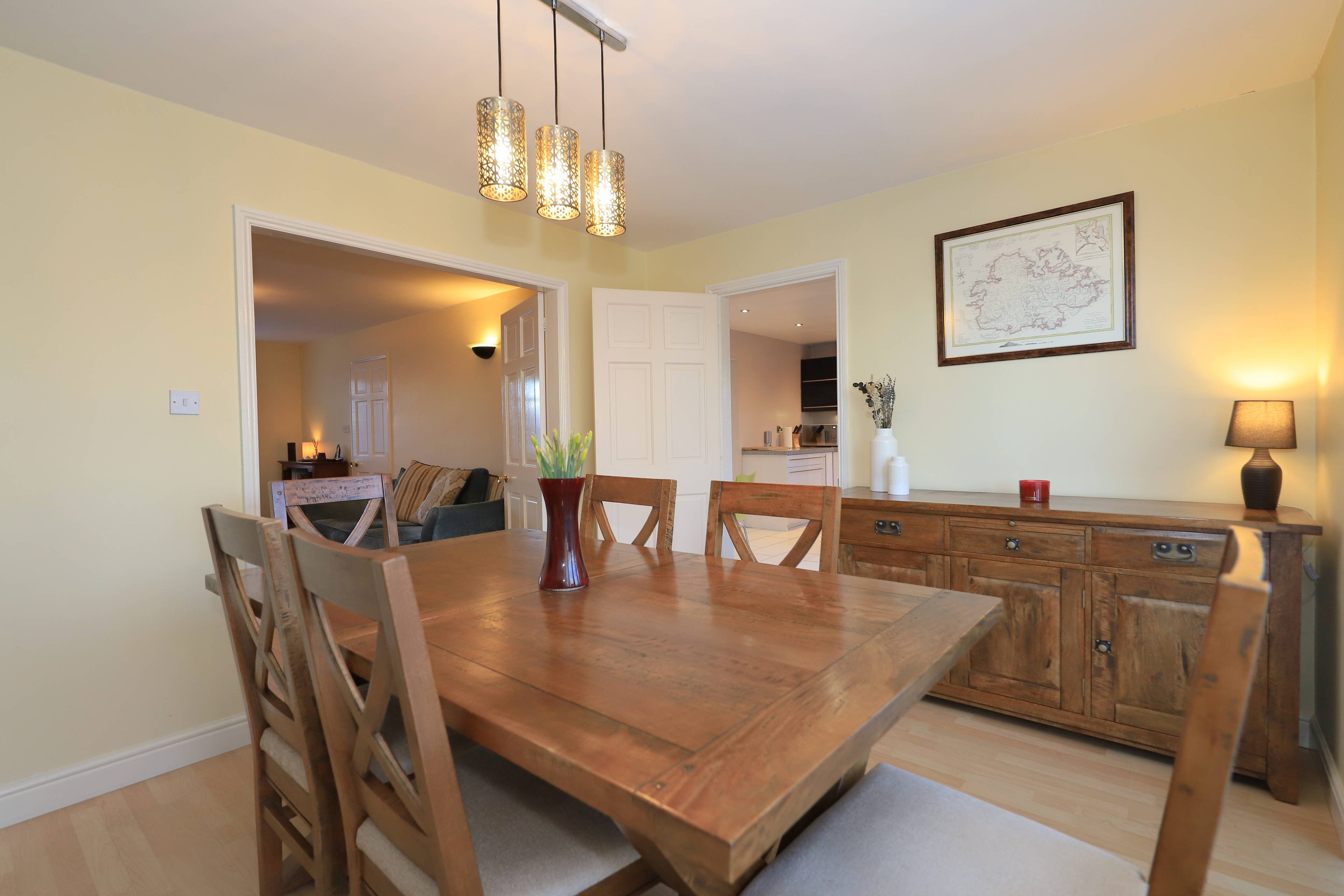 Lounge/Dining Room