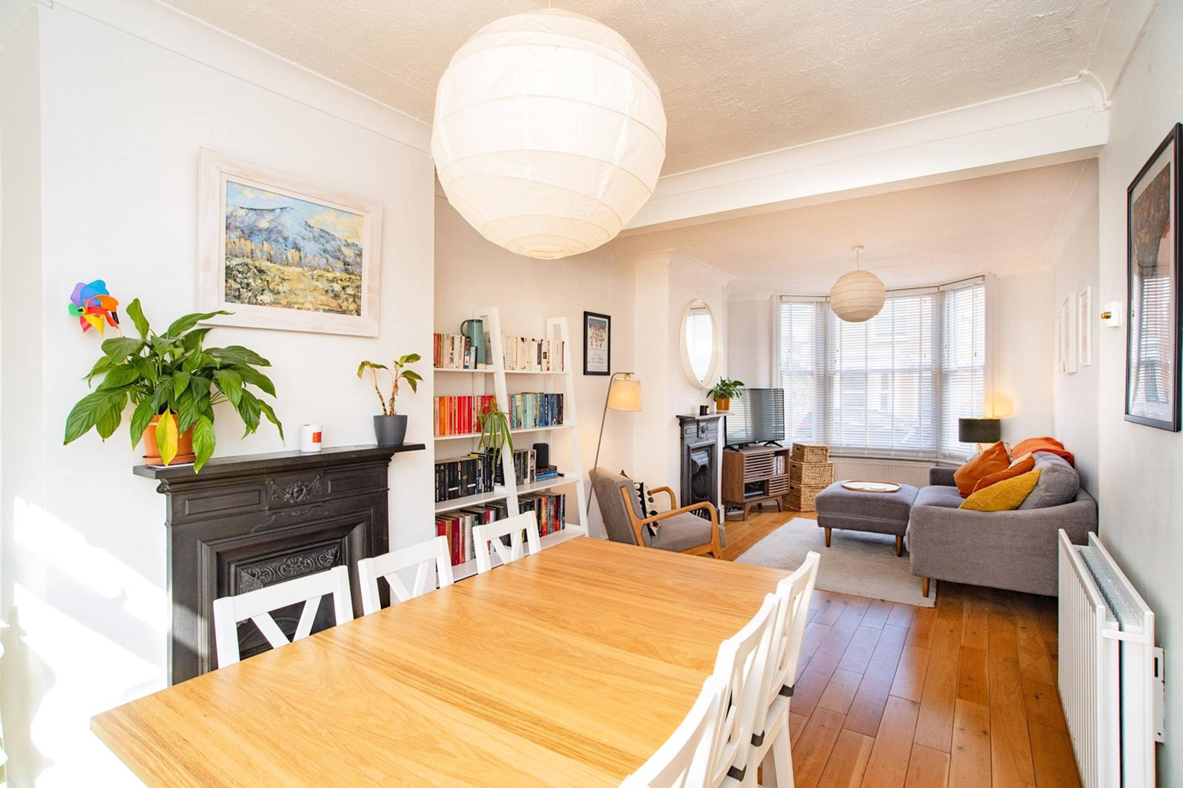 Lounge/Dining Room