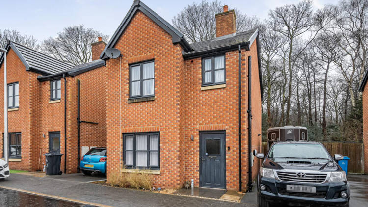 3 bedroom detached house