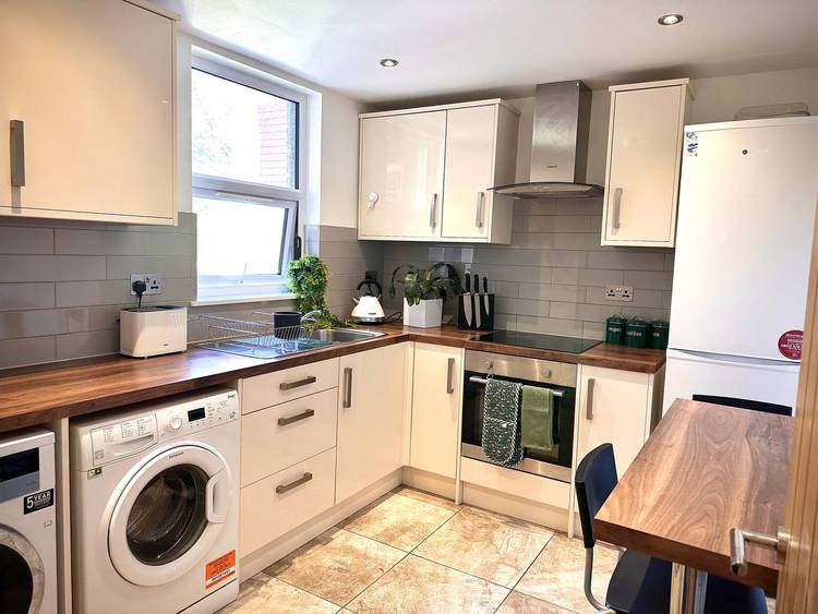 4 bedroom semi-detached house