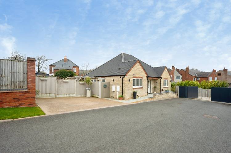 3 bedroom detached bungalow