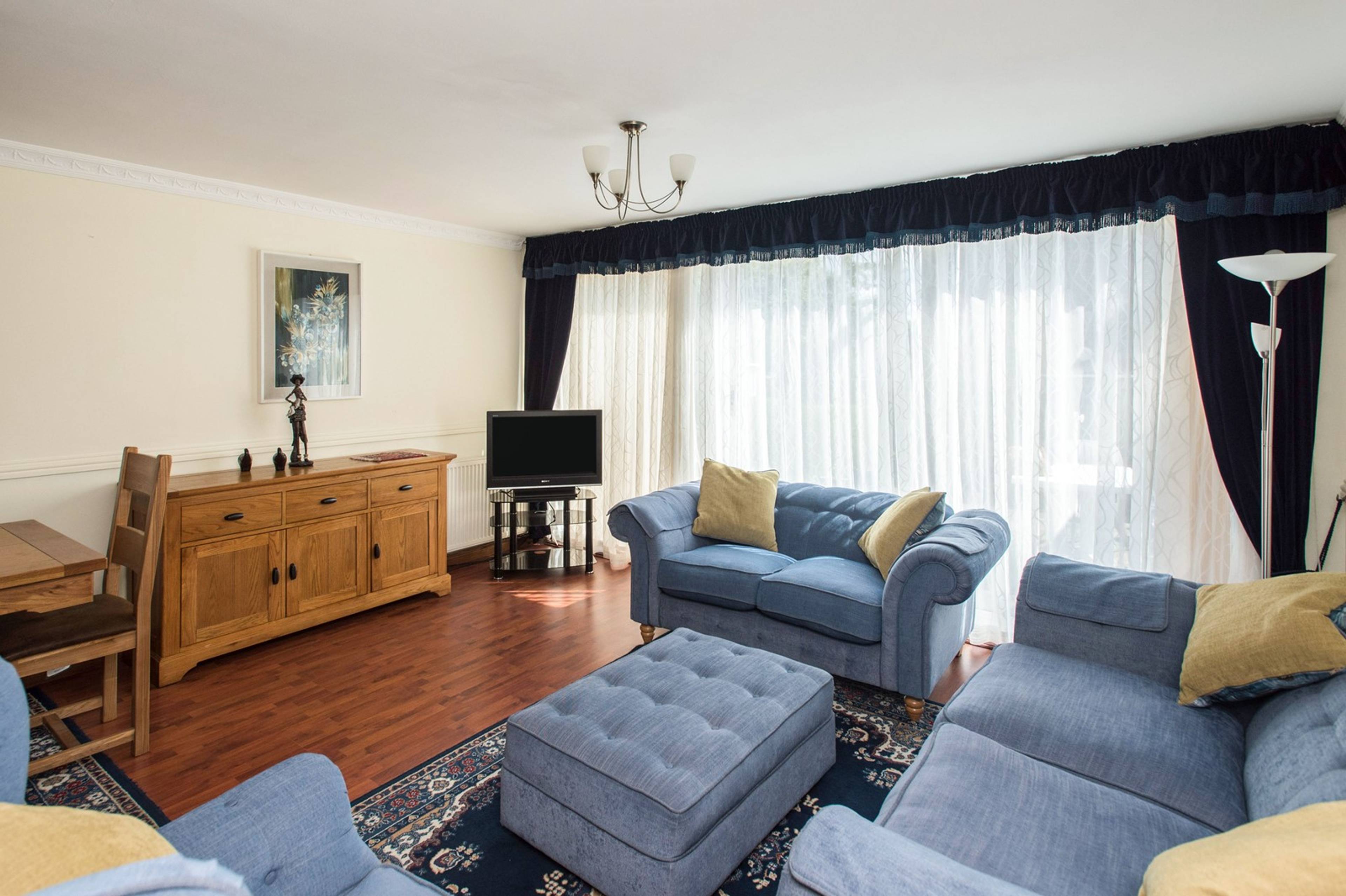 Lounge/Dining Room