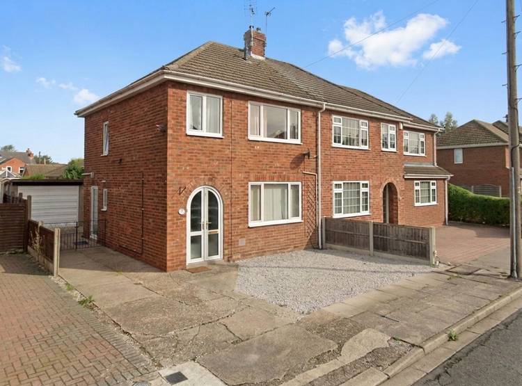 3 bedroom semi-detached house