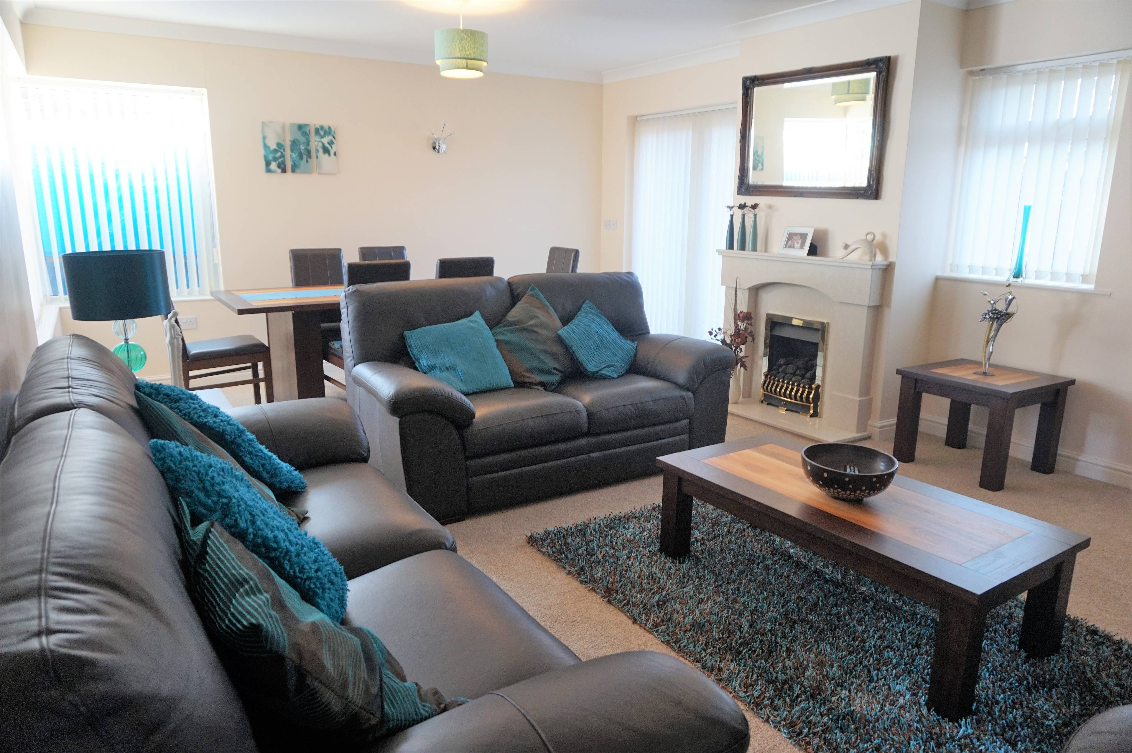 Lounge/Dining Room