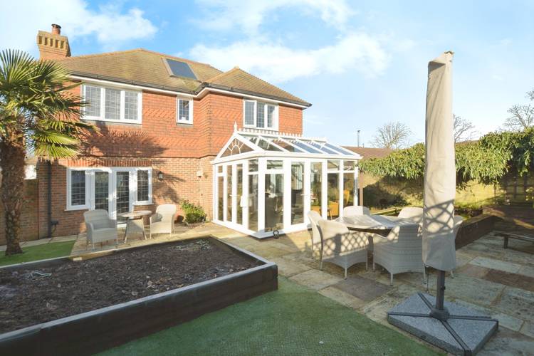 4 bedroom detached house