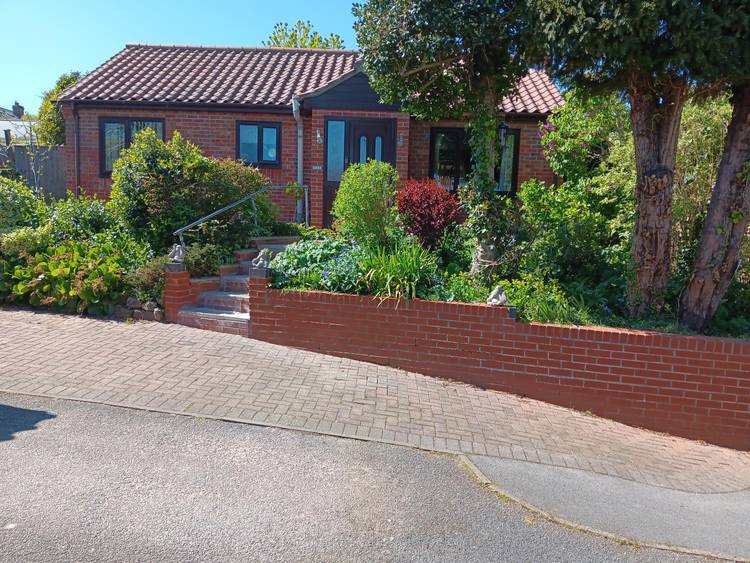 2 bedroom detached bungalow