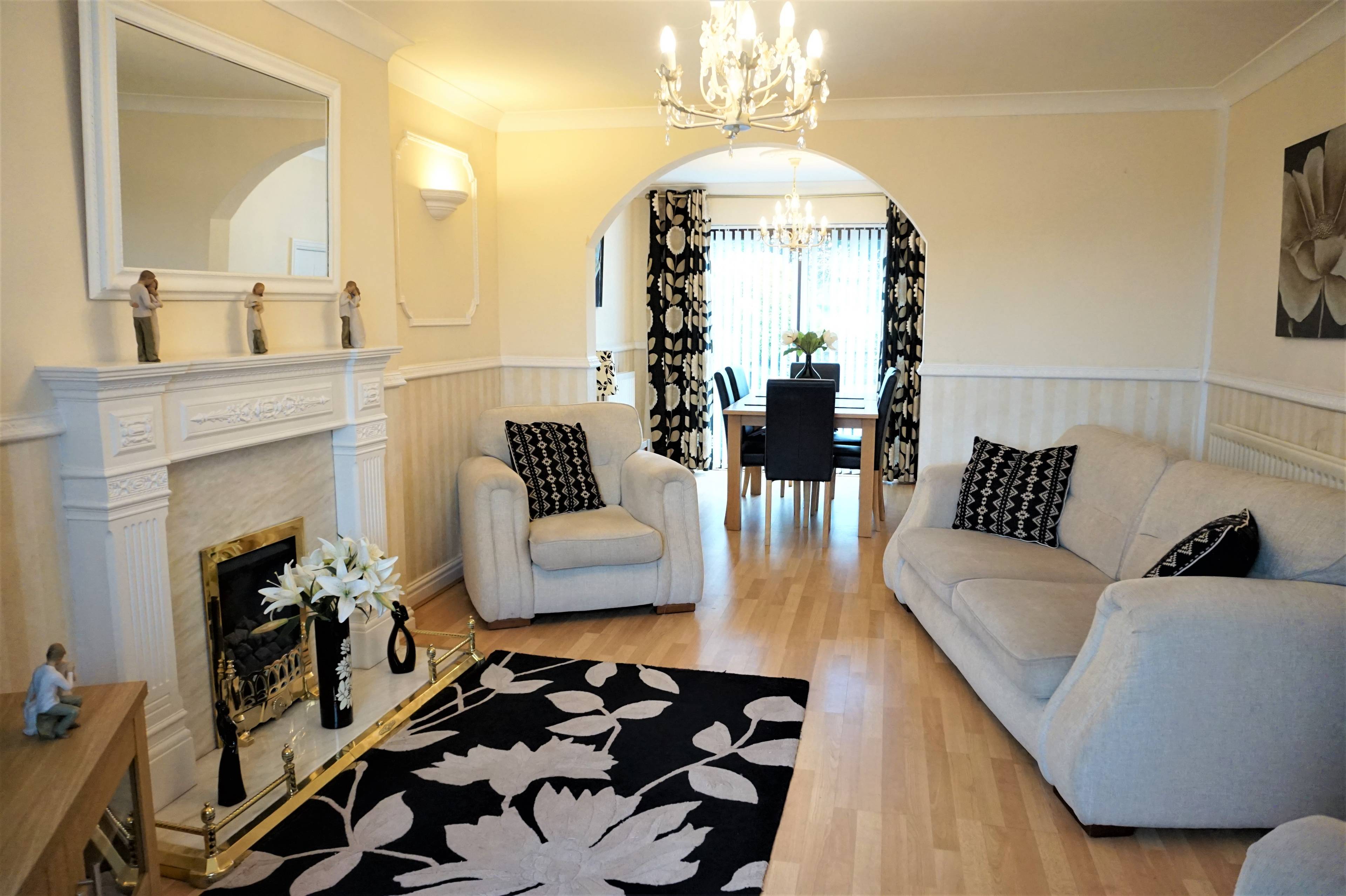Lounge/Dining Room