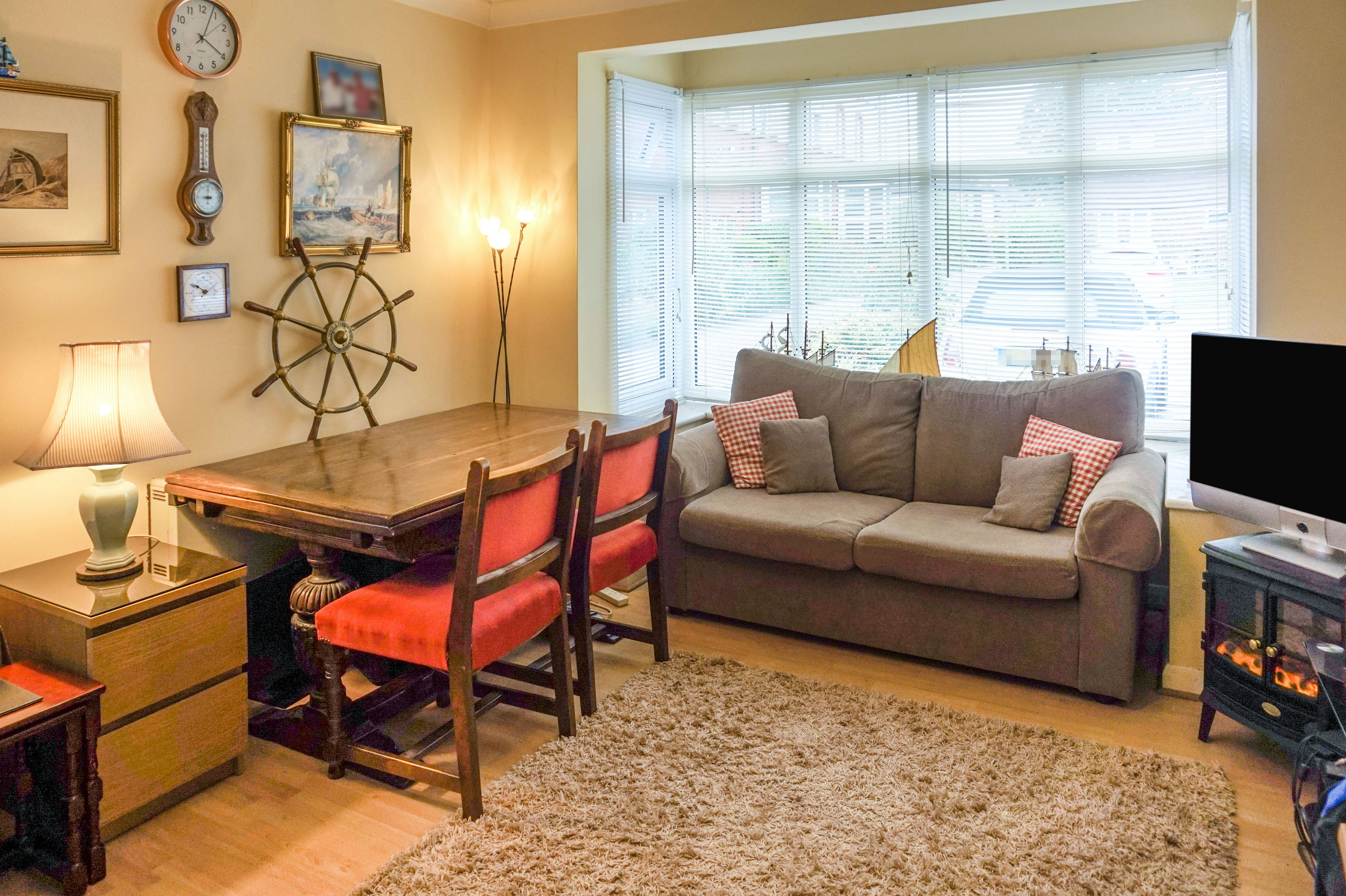 Lounge/Dining Room