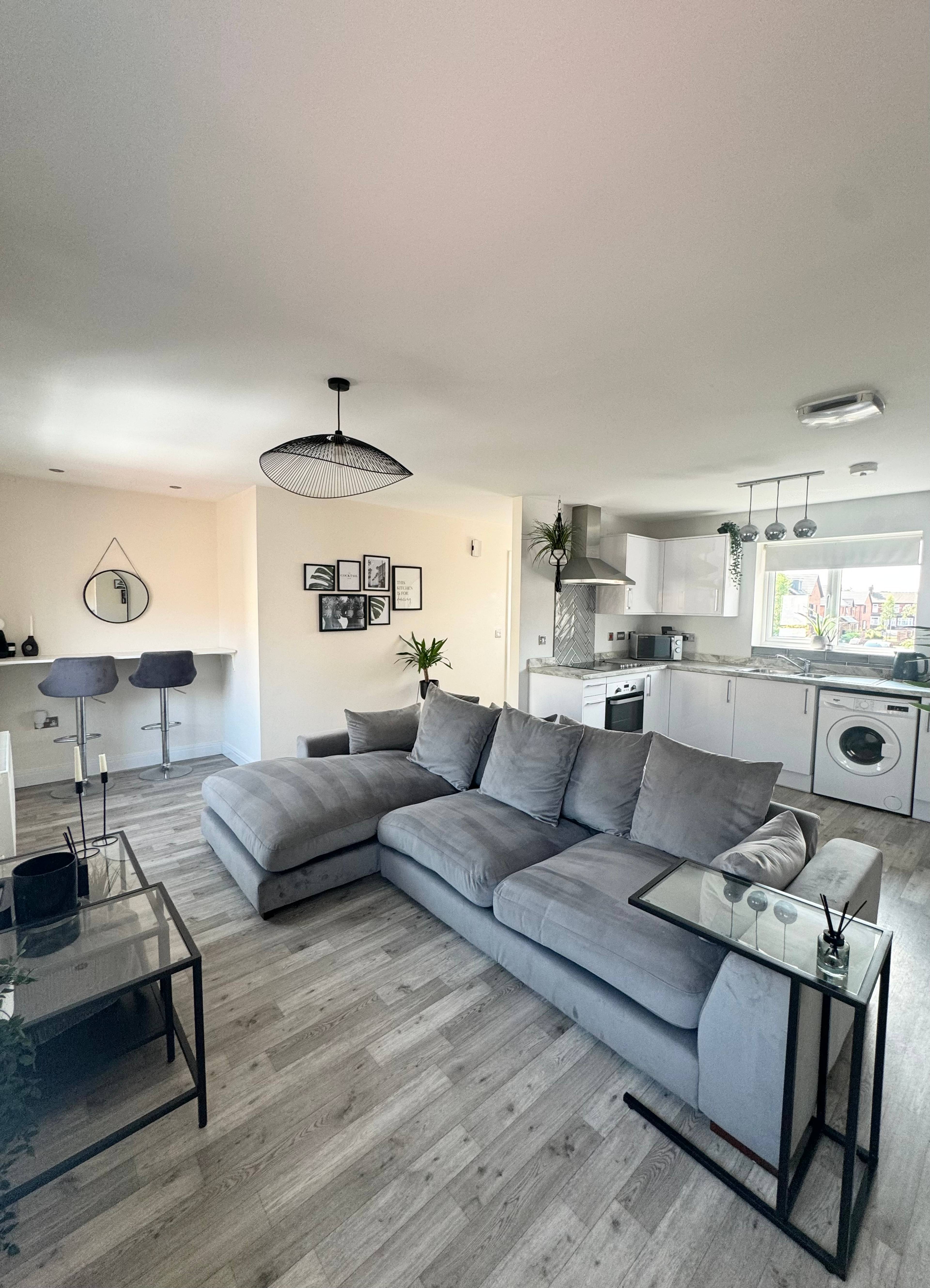 Lounge / Kitchen