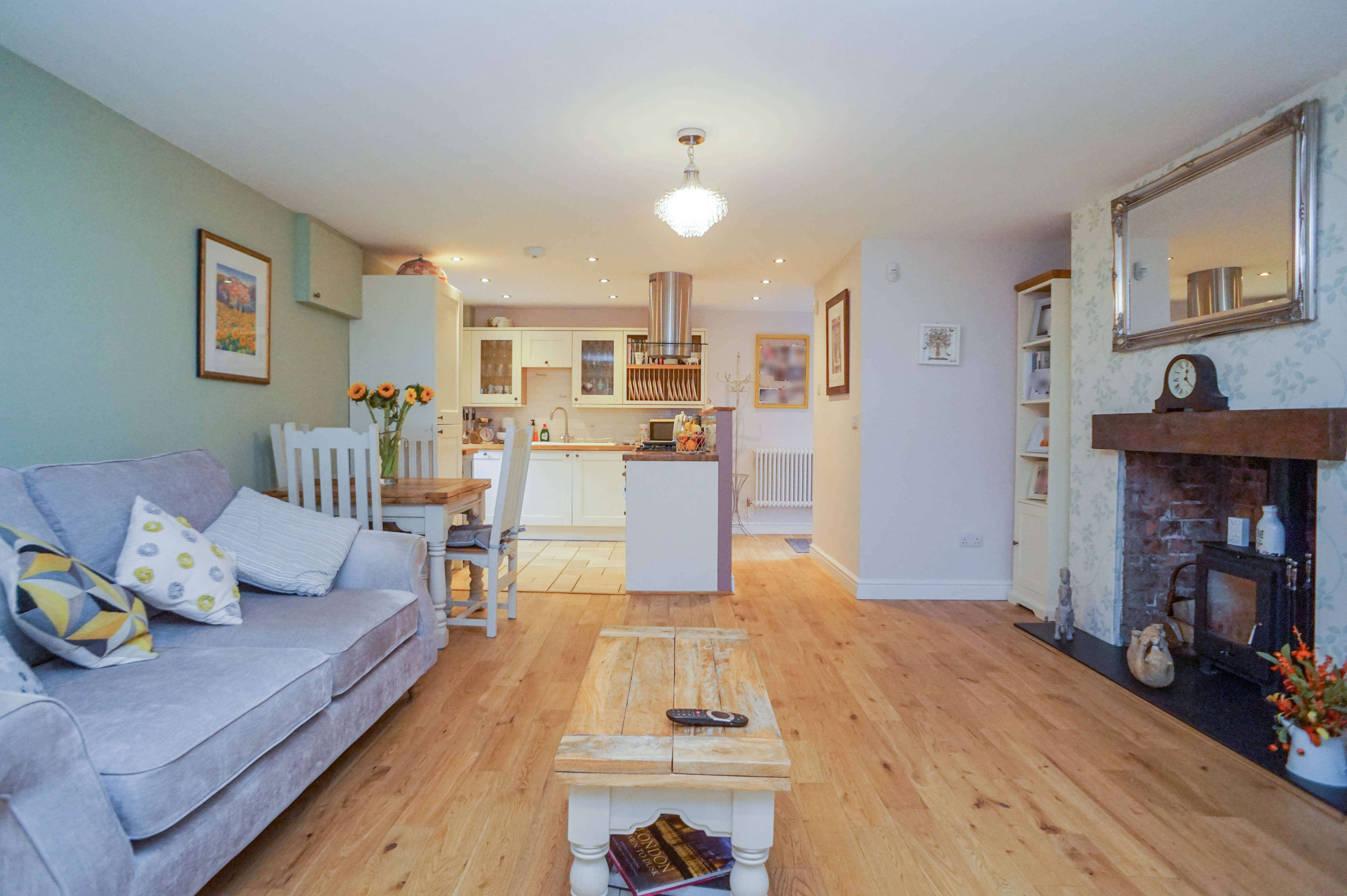 Lounge/Dining Room