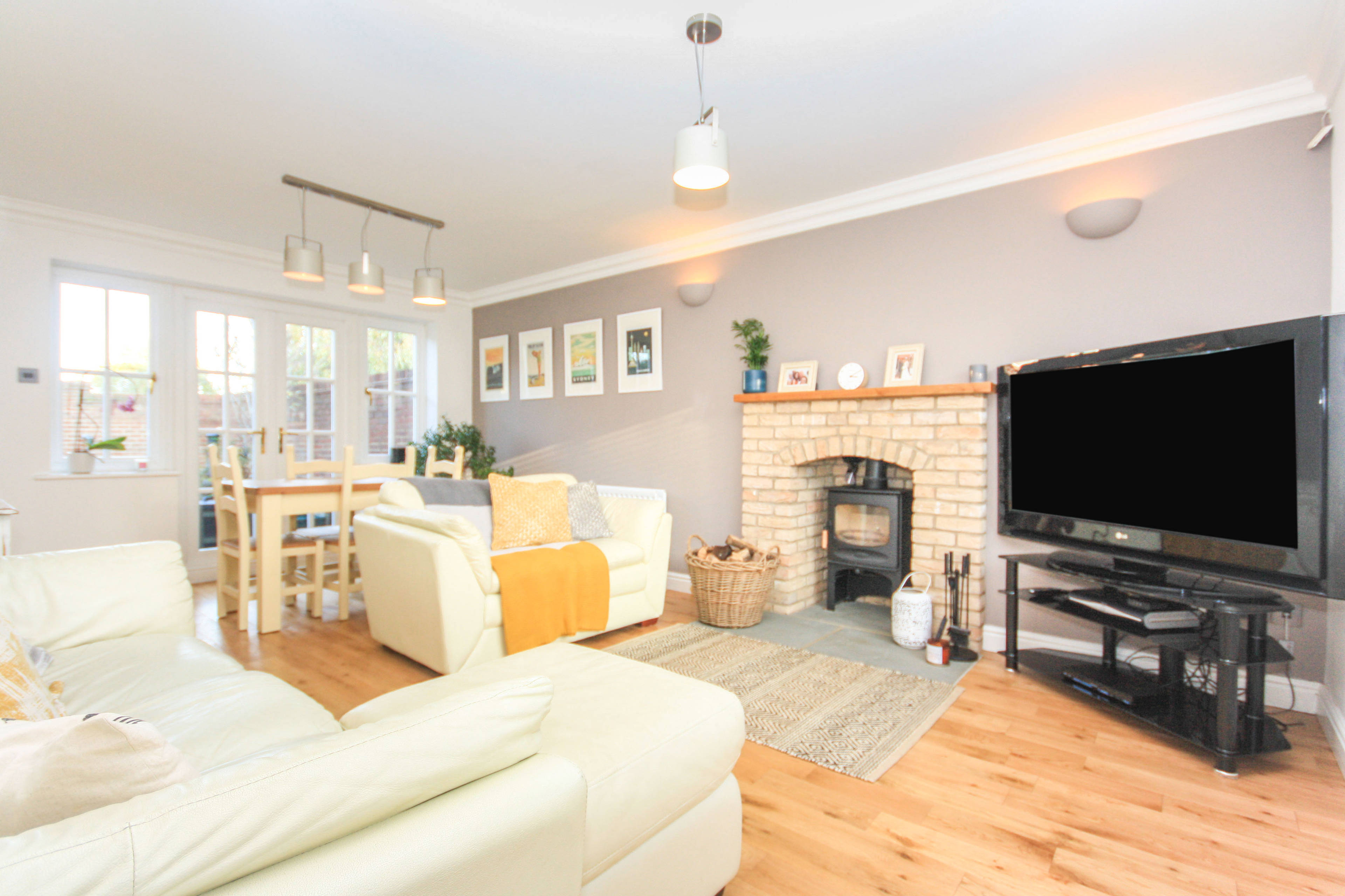 Lounge/Dining Room