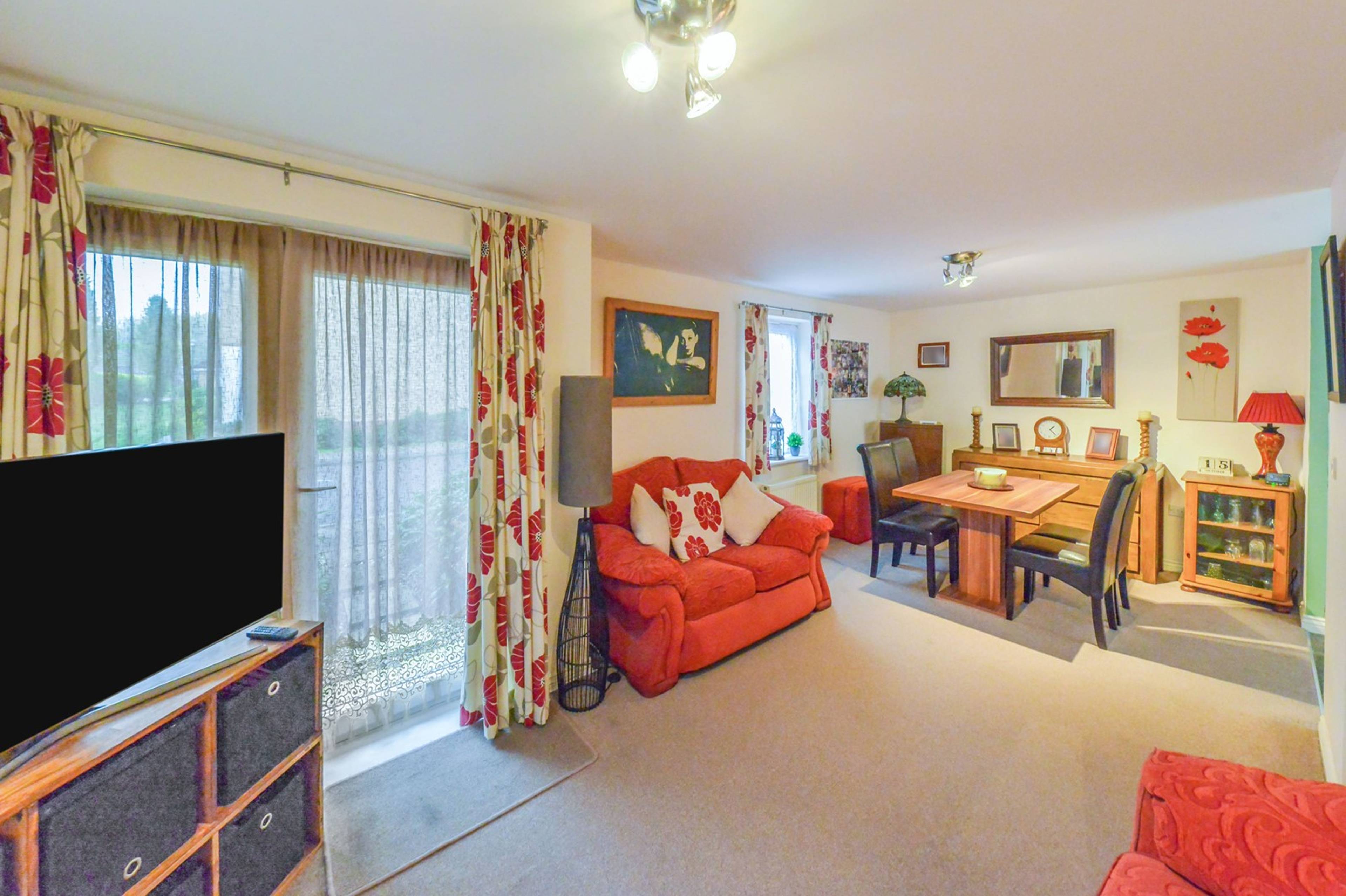 Lounge/Dining Room