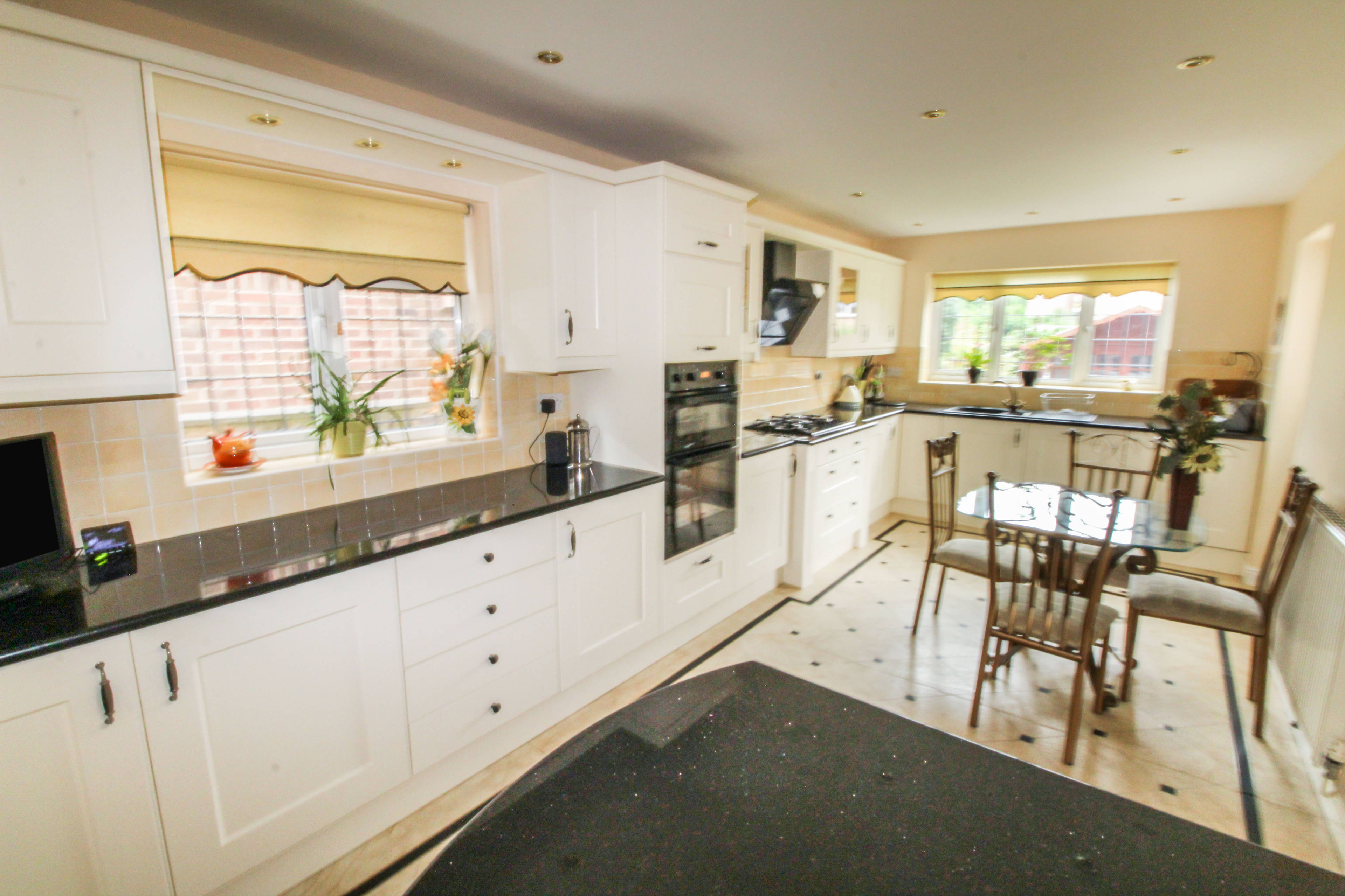 Kitchen/Breakfast