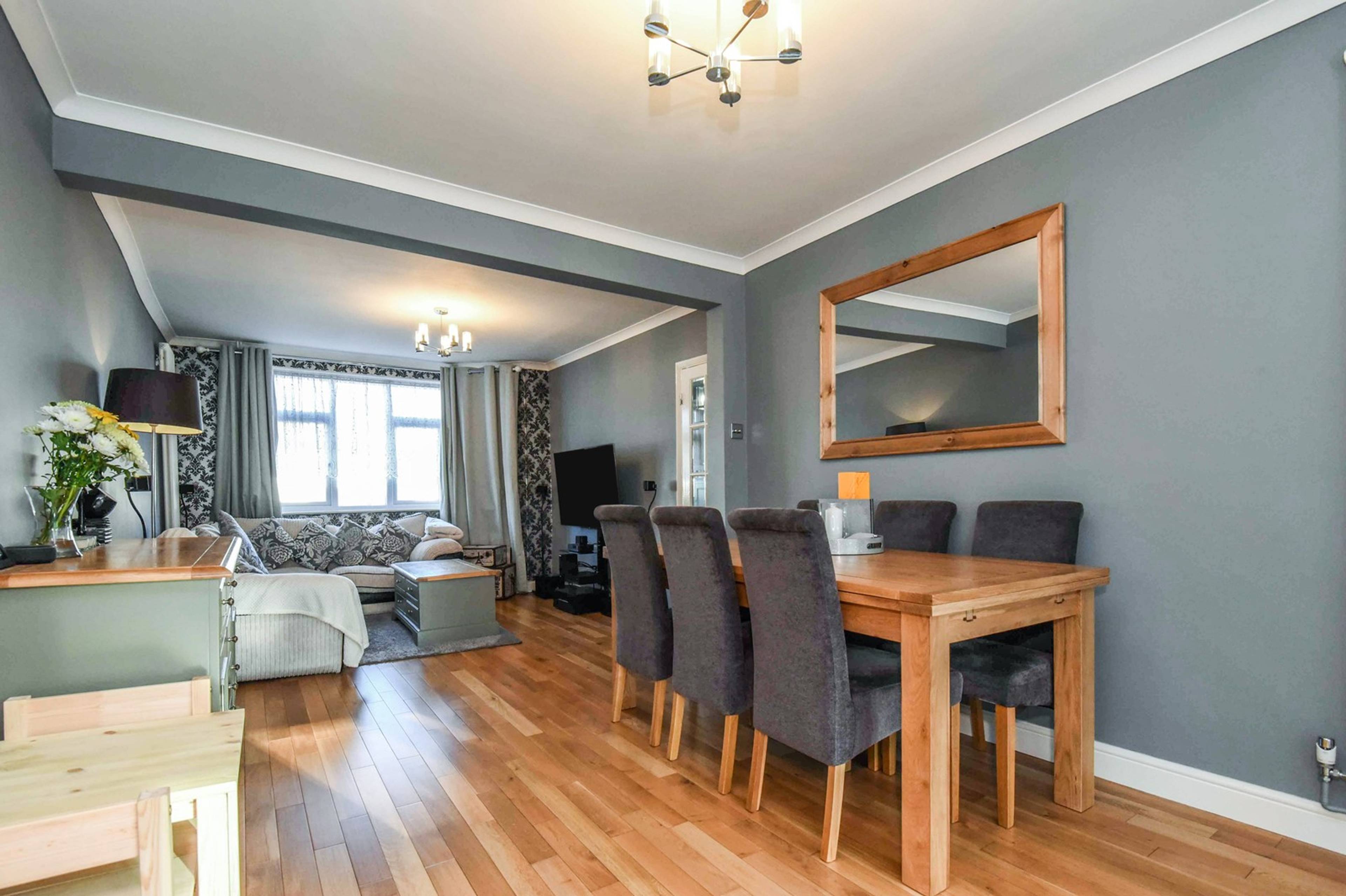 Lounge/Dining Room