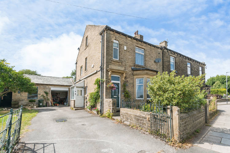 5 bedroom detached house