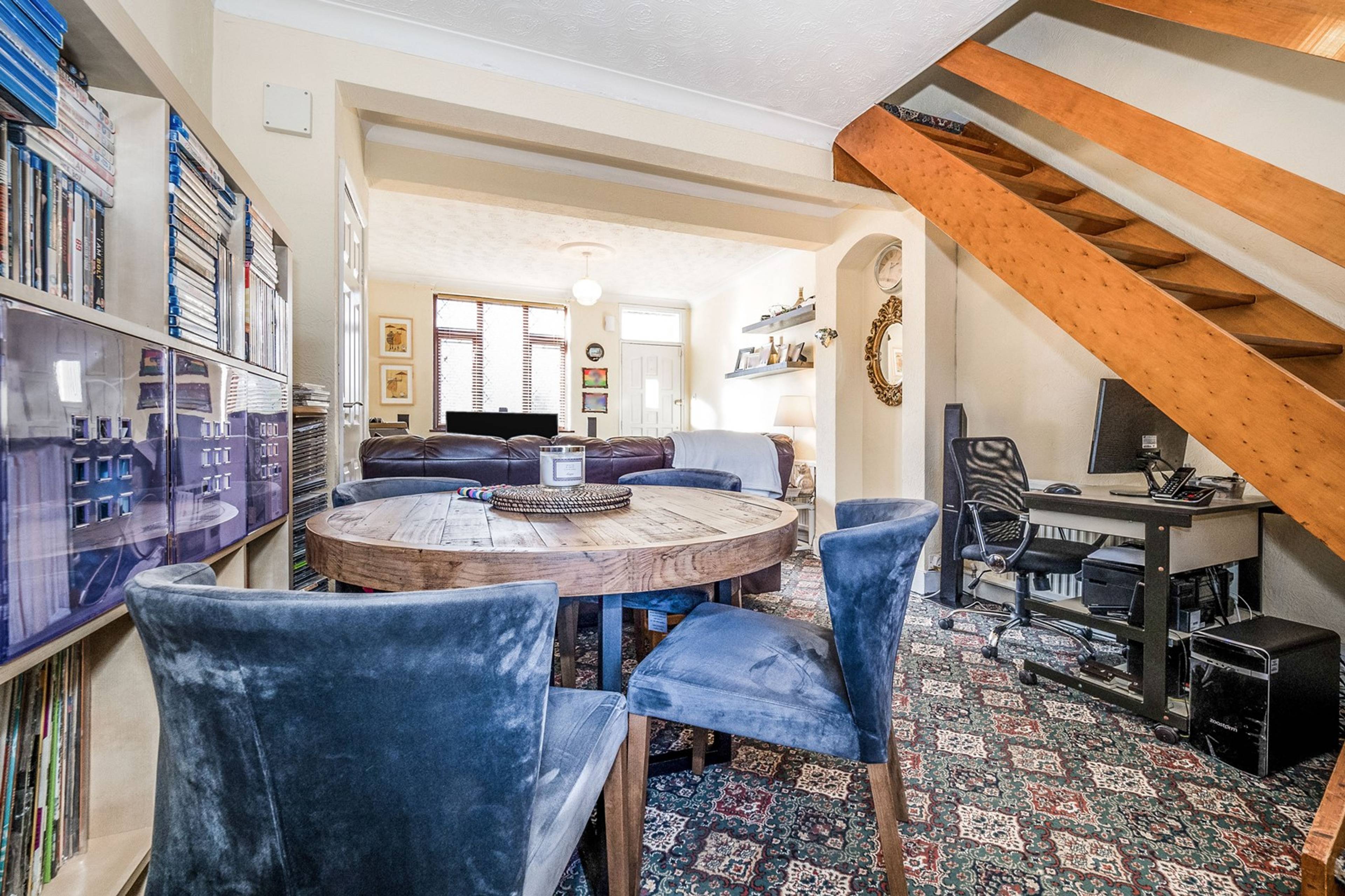 Lounge/Dining Room