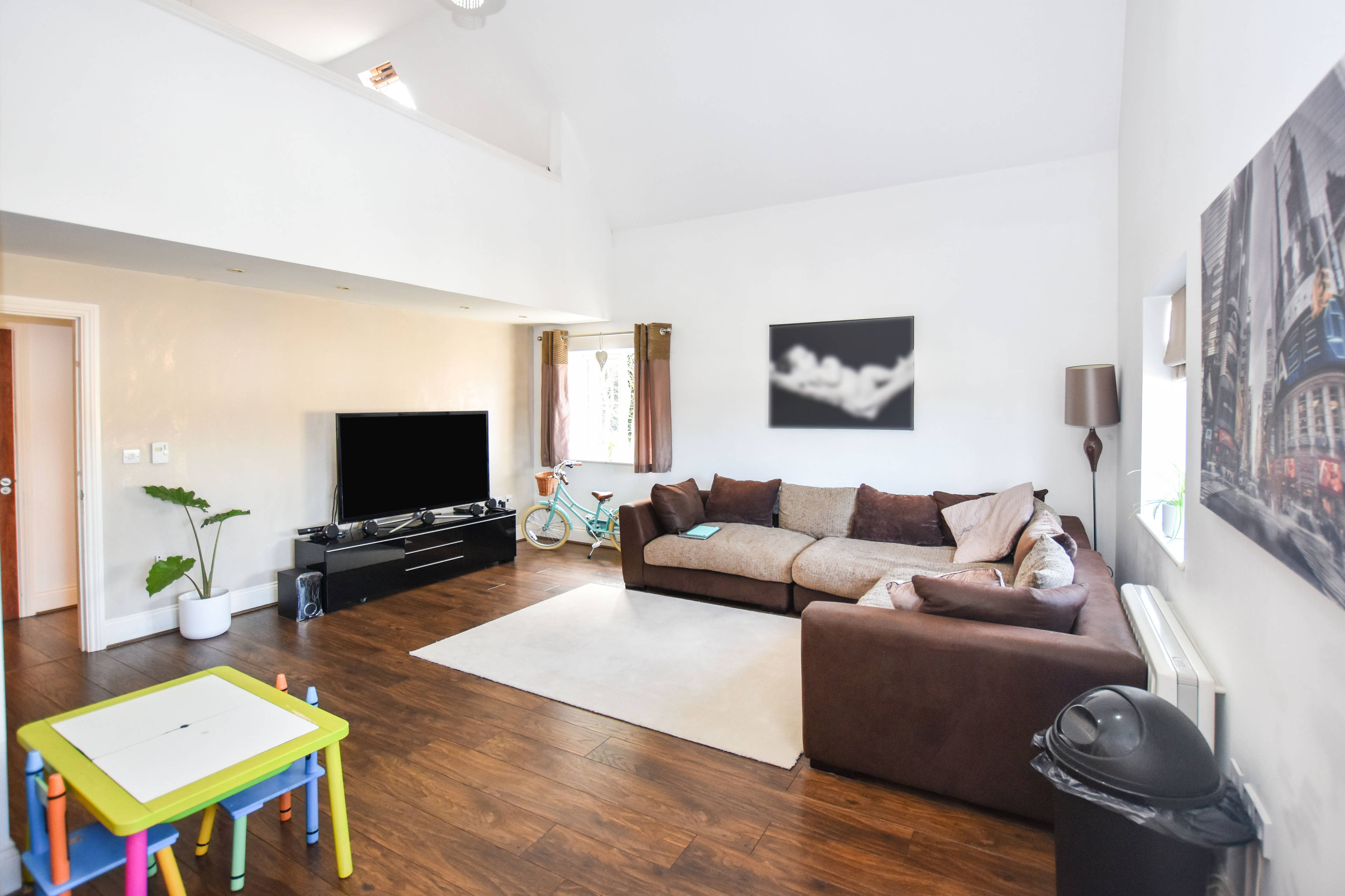 Lounge/Dining Room