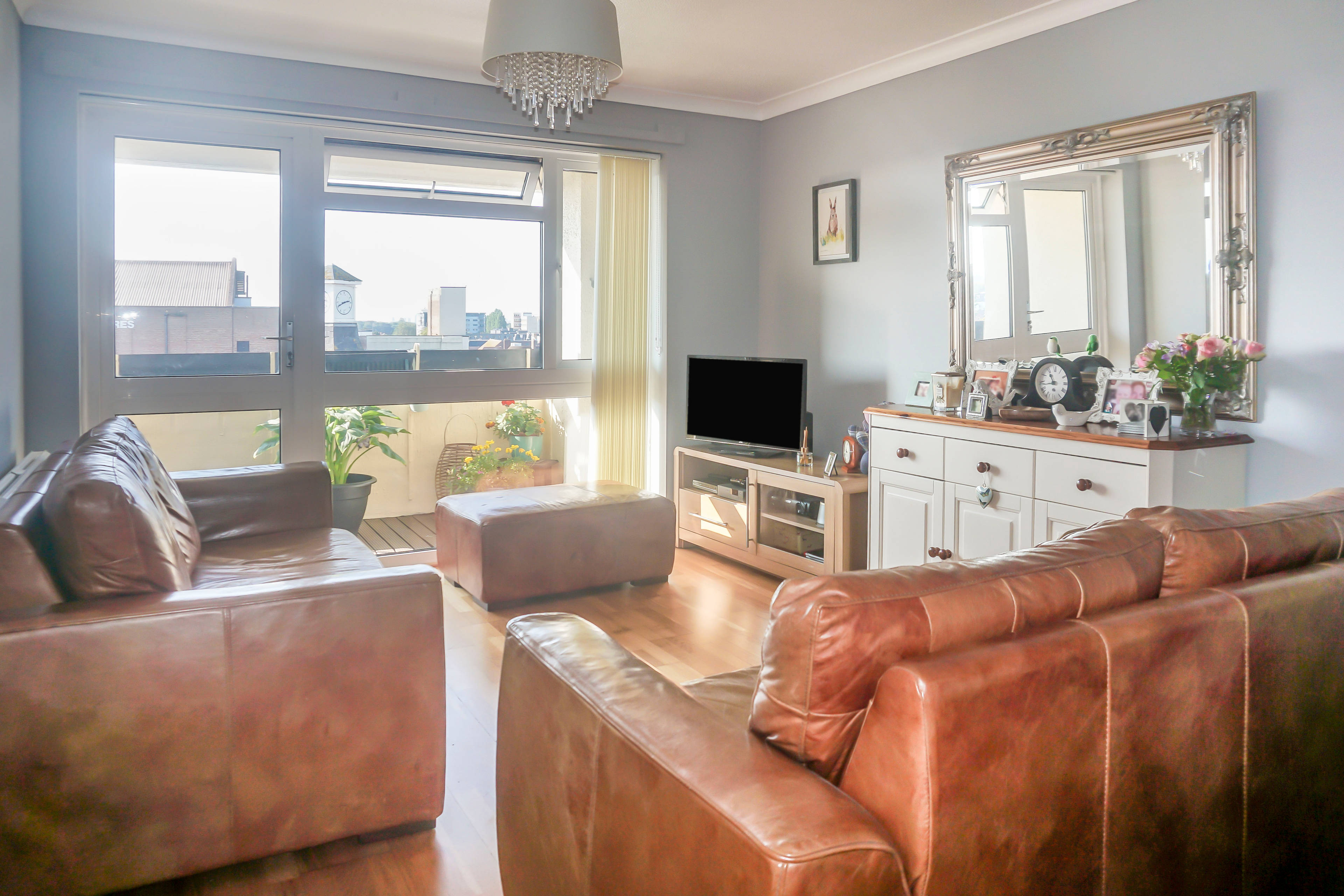 Lounge/Dining Room