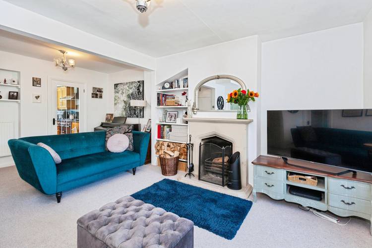 3 bedroom end of terrace house