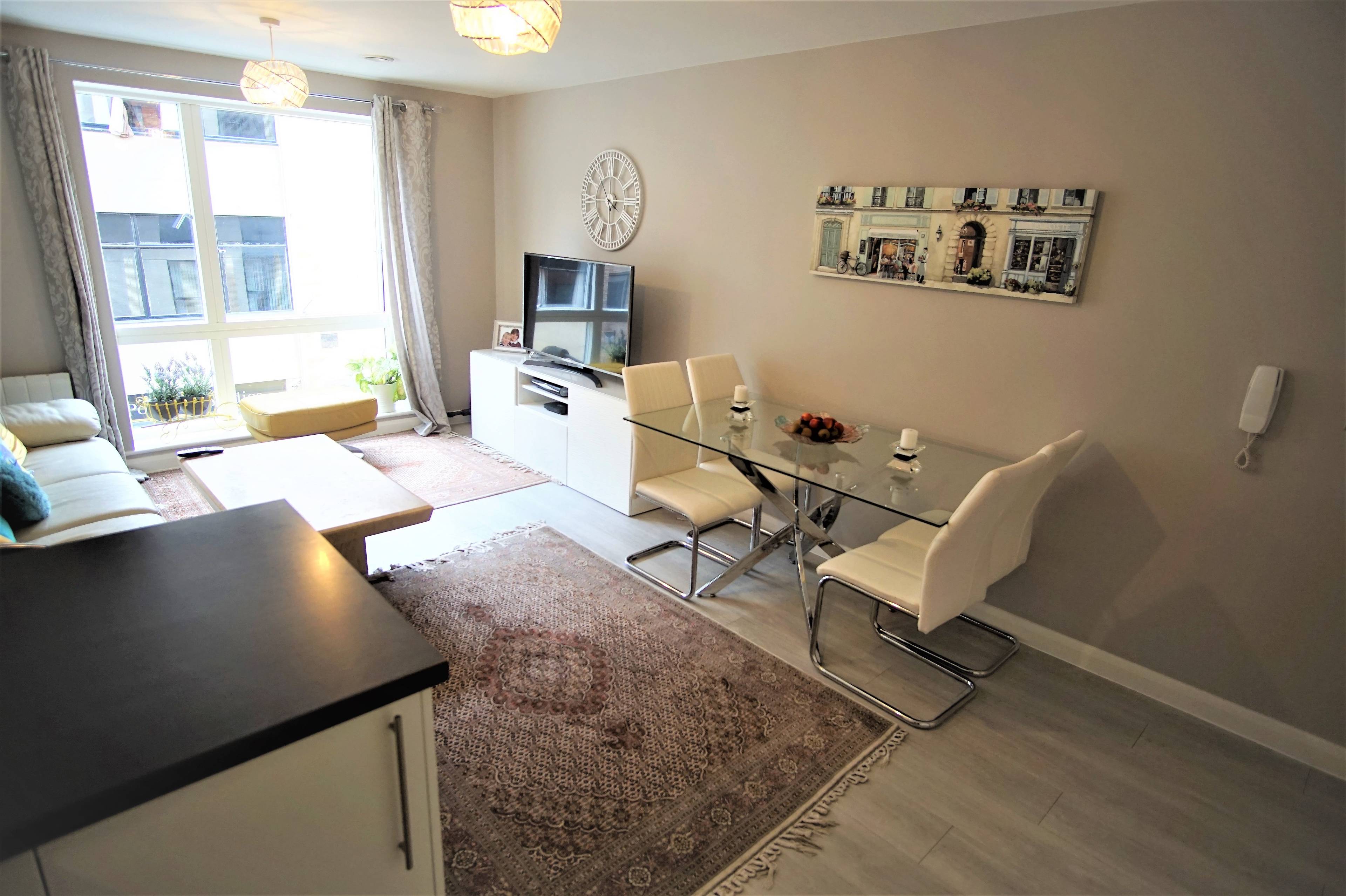 Lounge / Kitchen