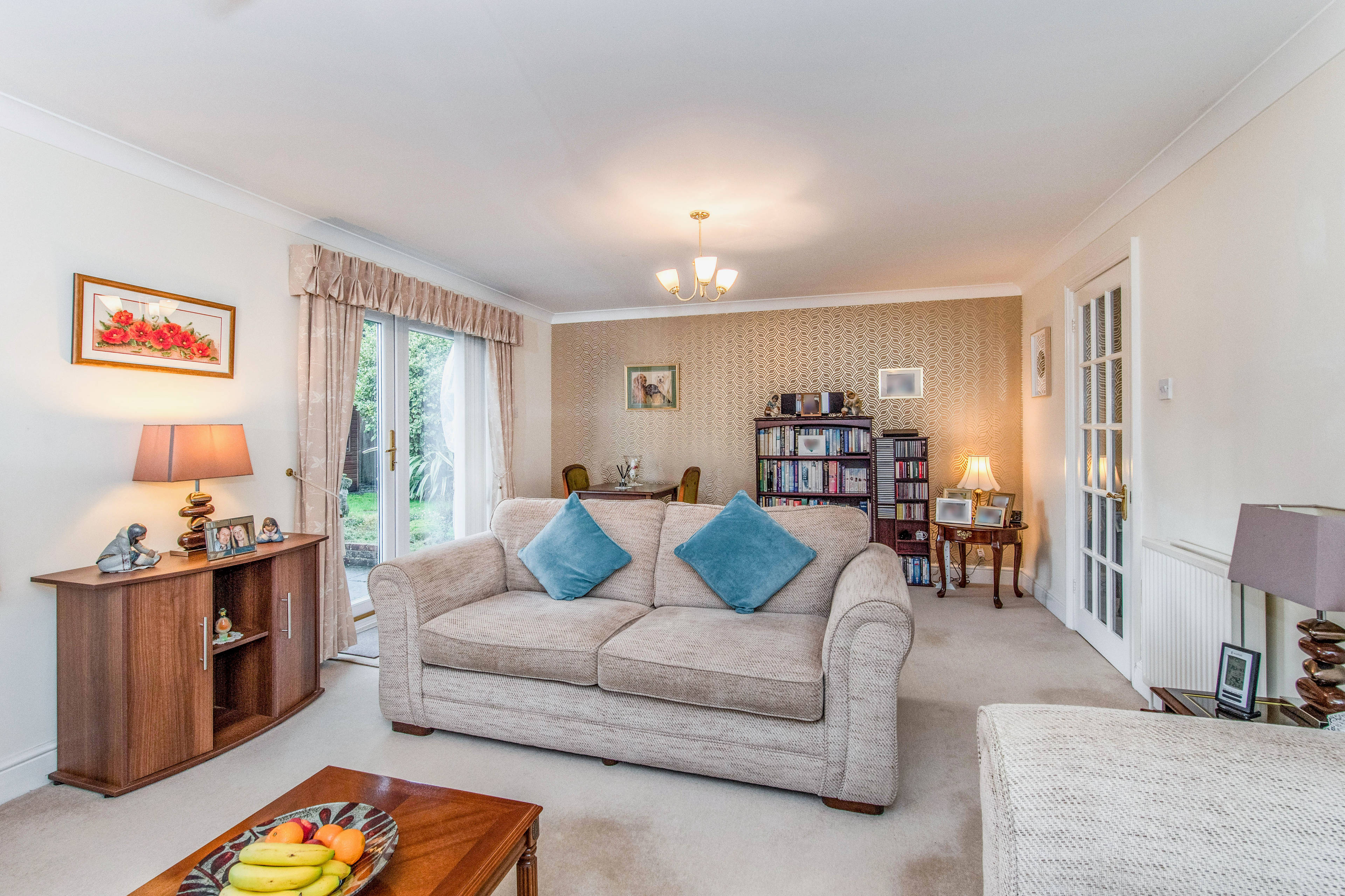 Lounge/Dining Room