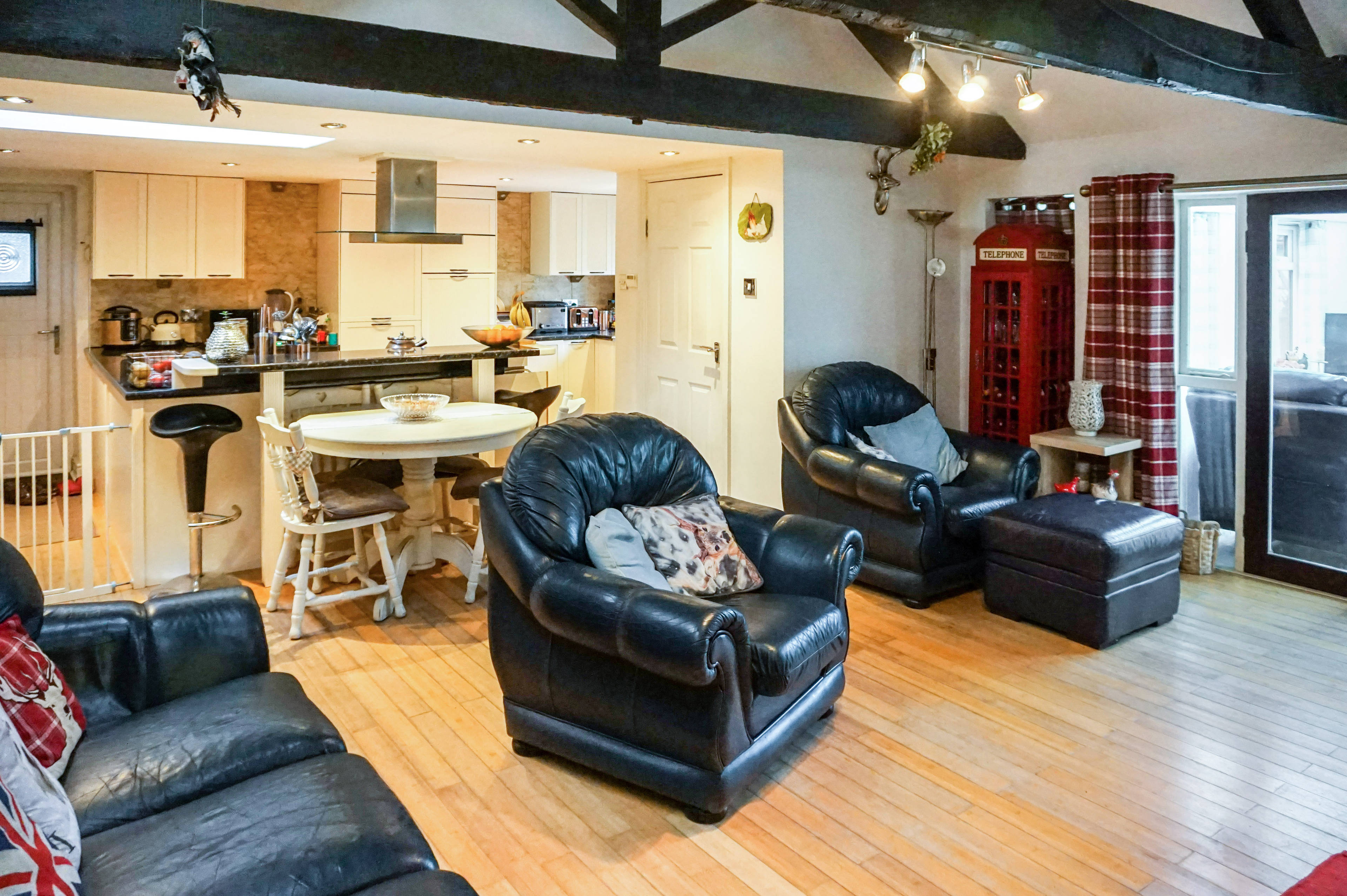 Lounge/Dining Room
