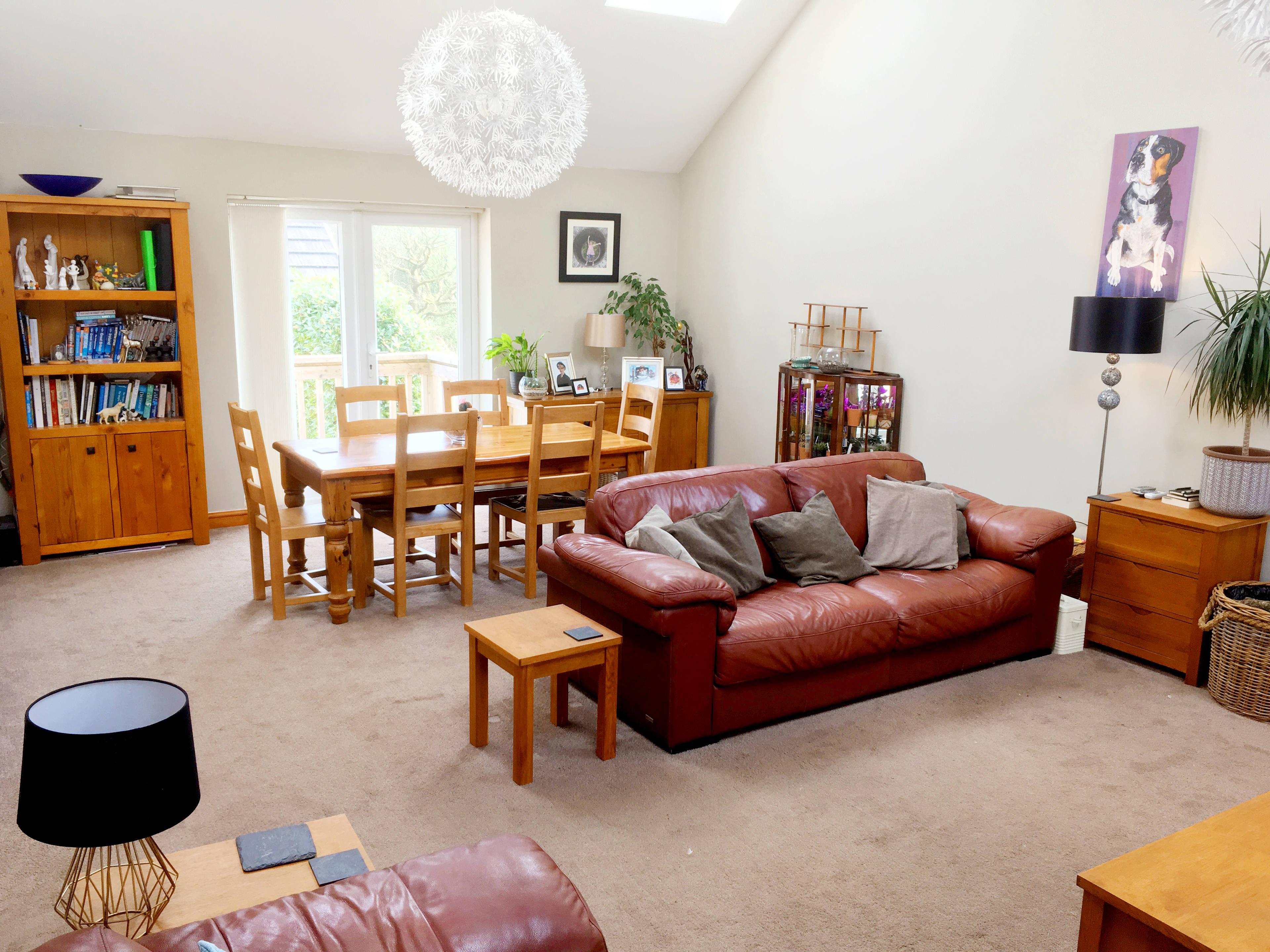 Lounge/Dining Room