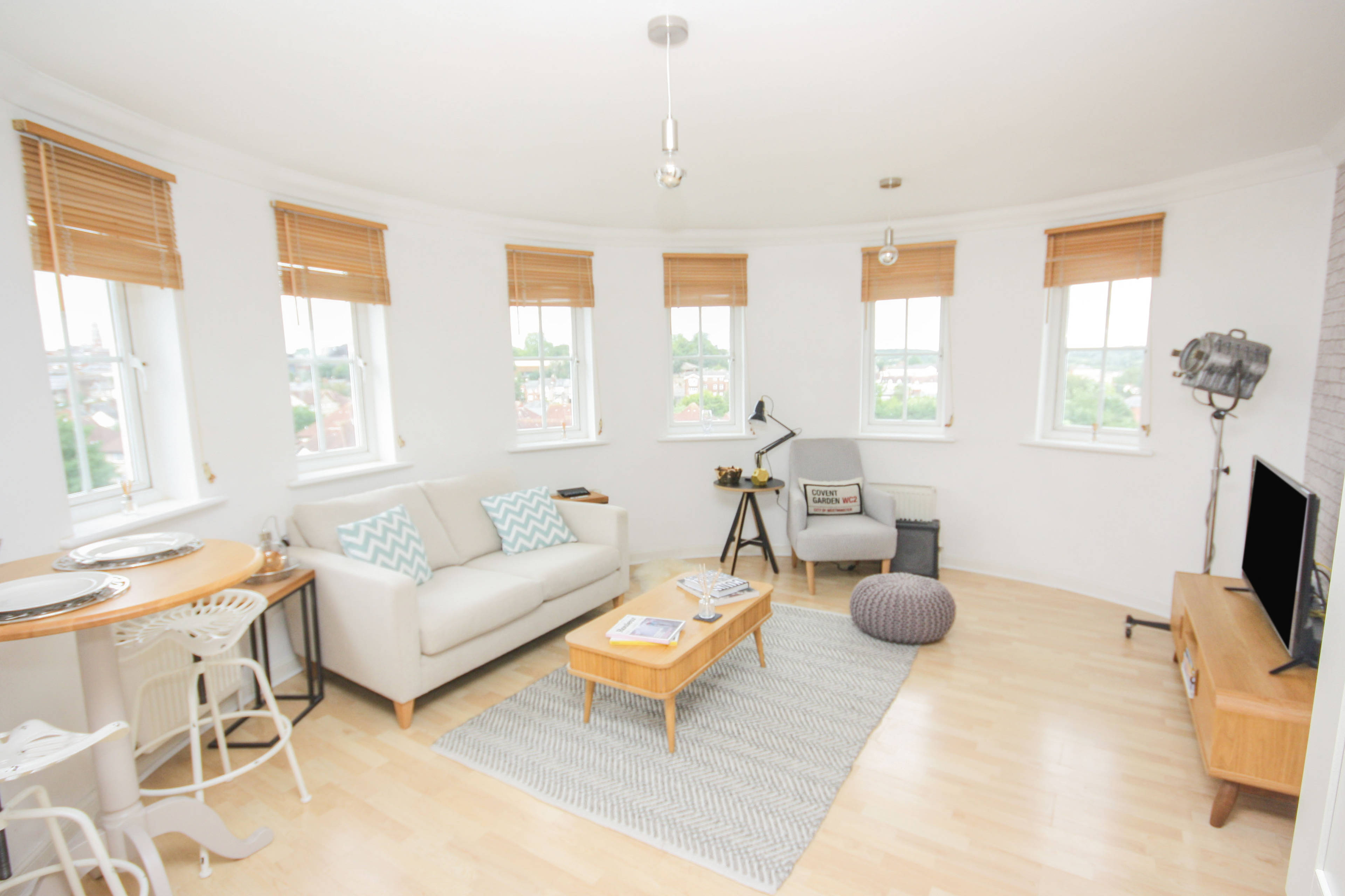 Lounge / Kitchen