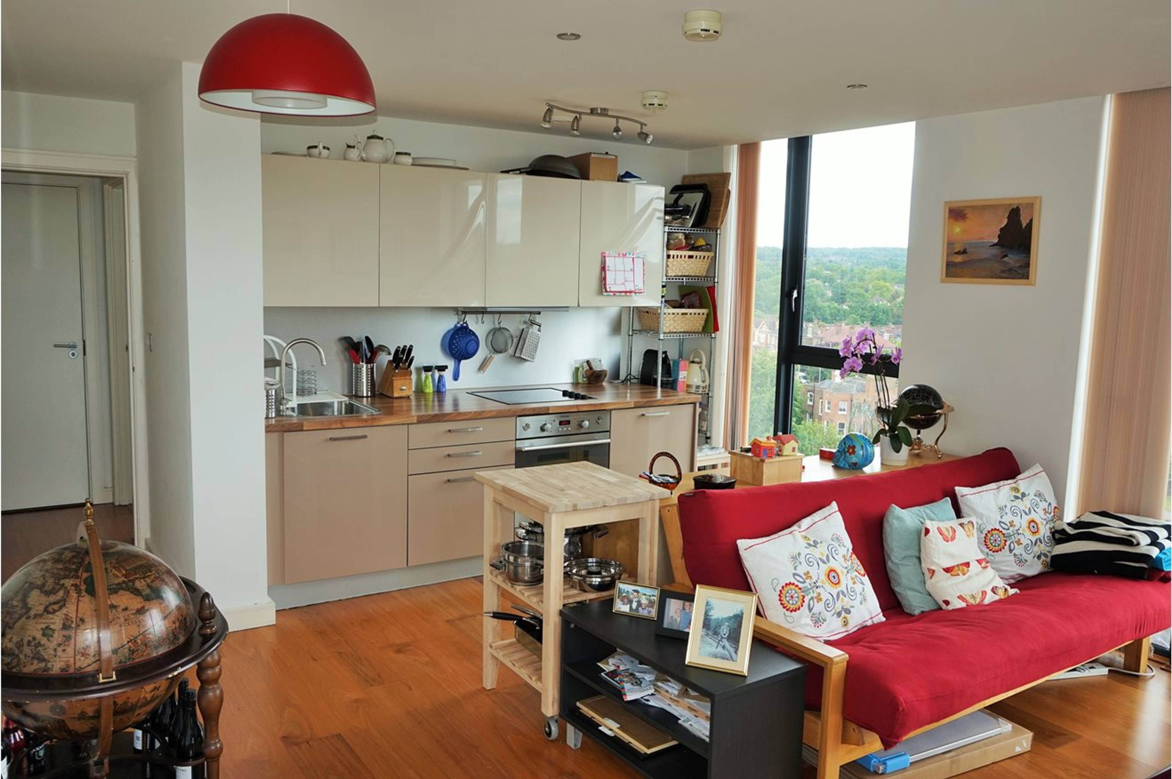 Lounge / Kitchen