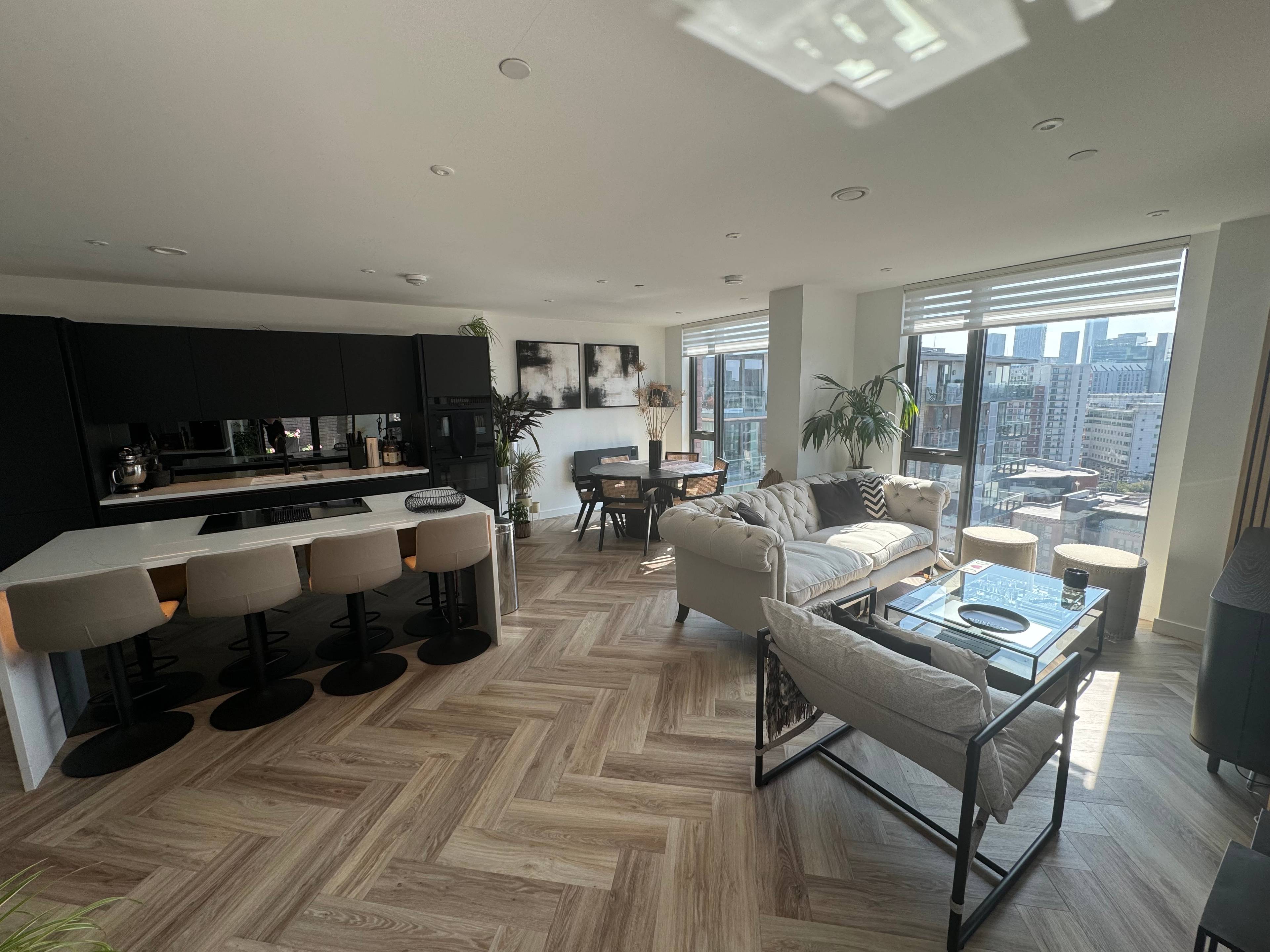 Lounge / Kitchen